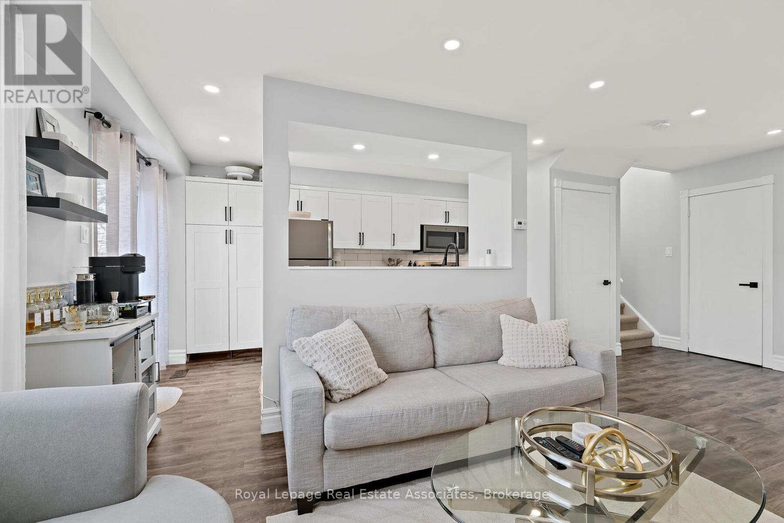 19 Stewart Maclaren Road, Halton Hills (Georgetown), Ontario  L7G 5L8 - Photo 10 - W12846396