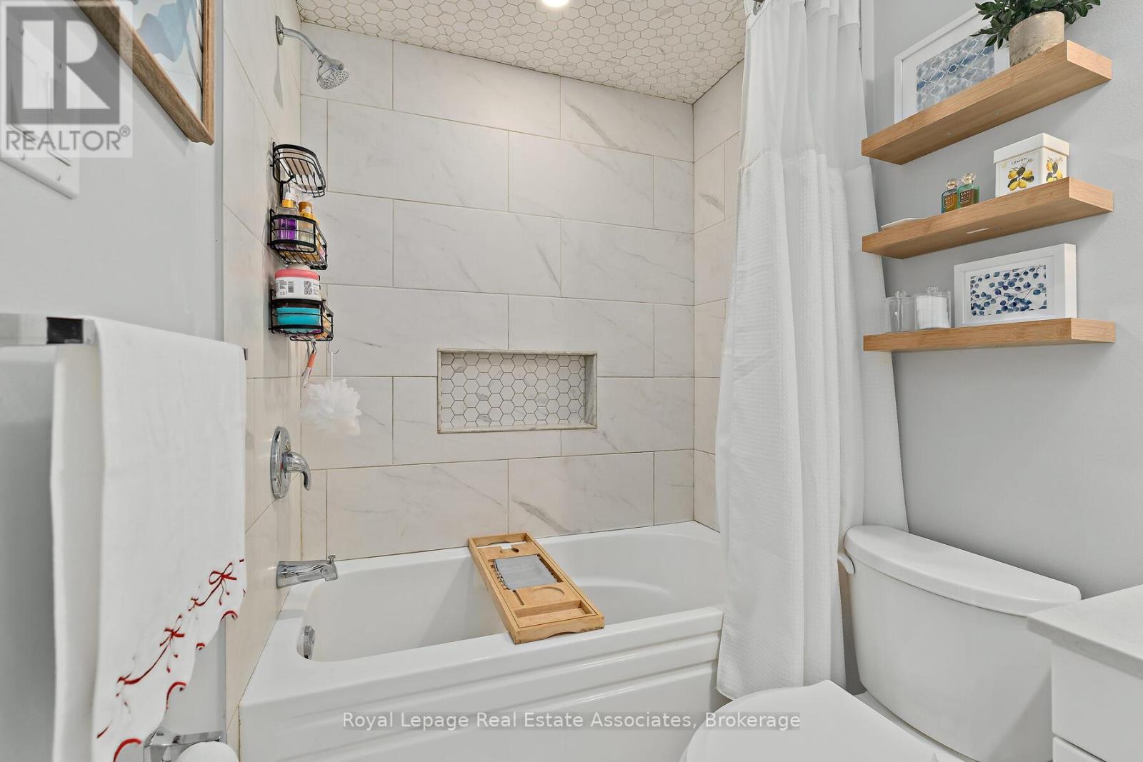 19 Stewart Maclaren Road, Halton Hills (Georgetown), Ontario  L7G 5L8 - Photo 23 - W12846396