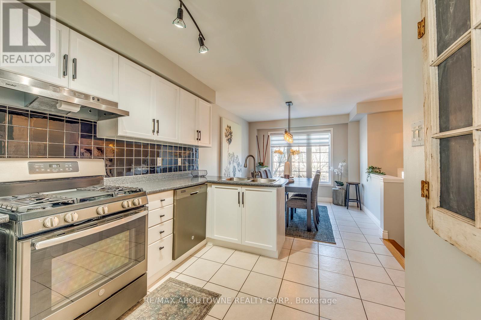 34 Palomino Trail, Halton Hills (Georgetown), Ontario  L7G 6E9 - Photo 15 - W12847200