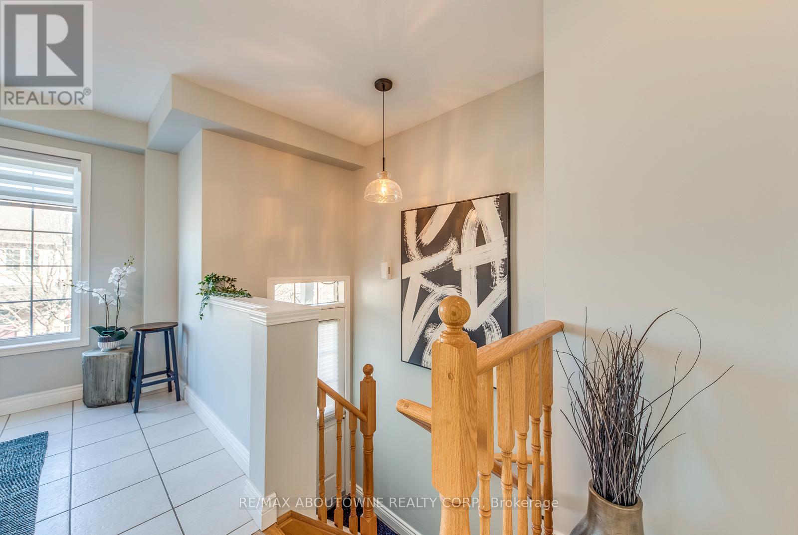 34 Palomino Trail, Halton Hills (Georgetown), Ontario  L7G 6E9 - Photo 5 - W12847200