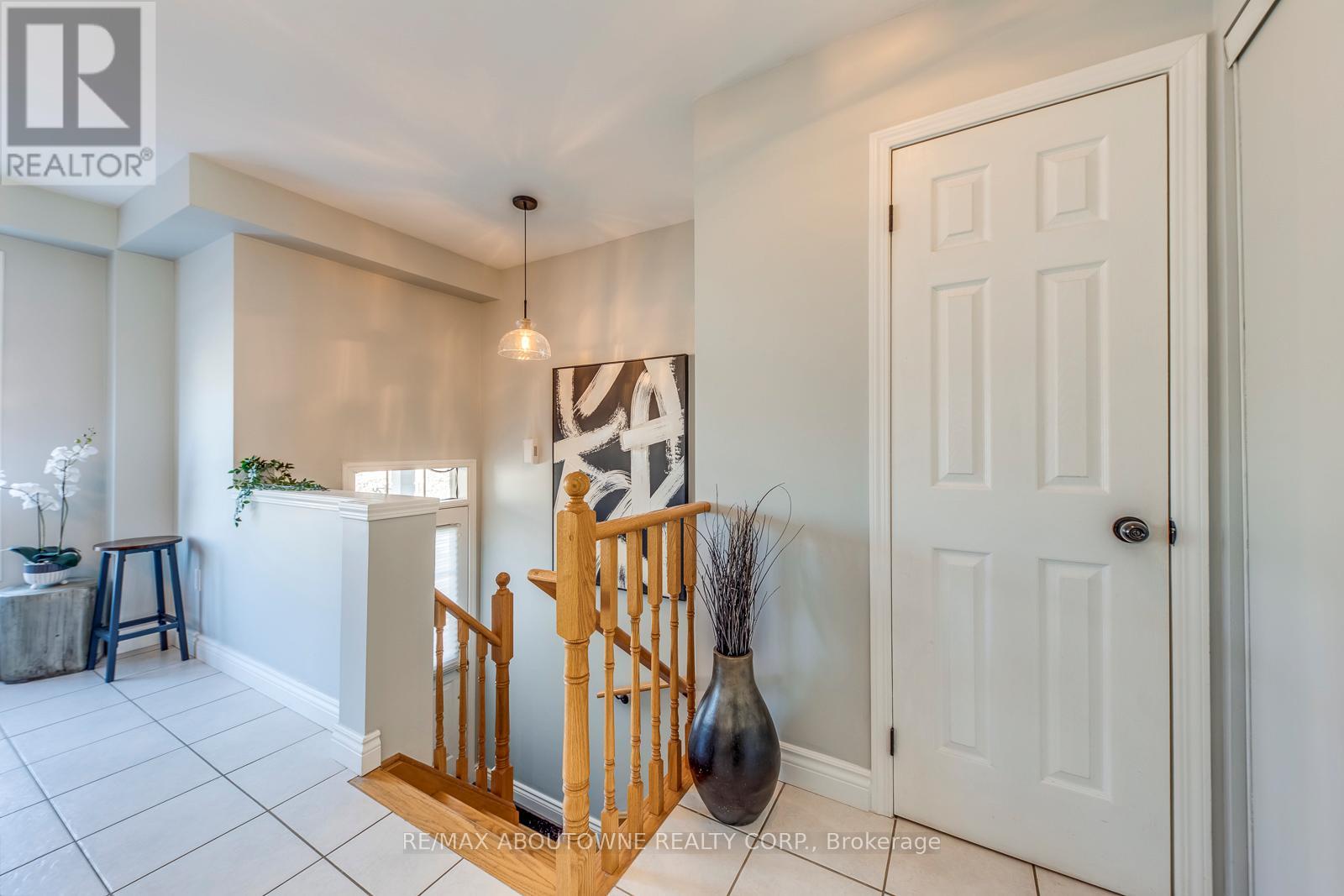 34 Palomino Trail, Halton Hills (Georgetown), Ontario  L7G 6E9 - Photo 6 - W12847200