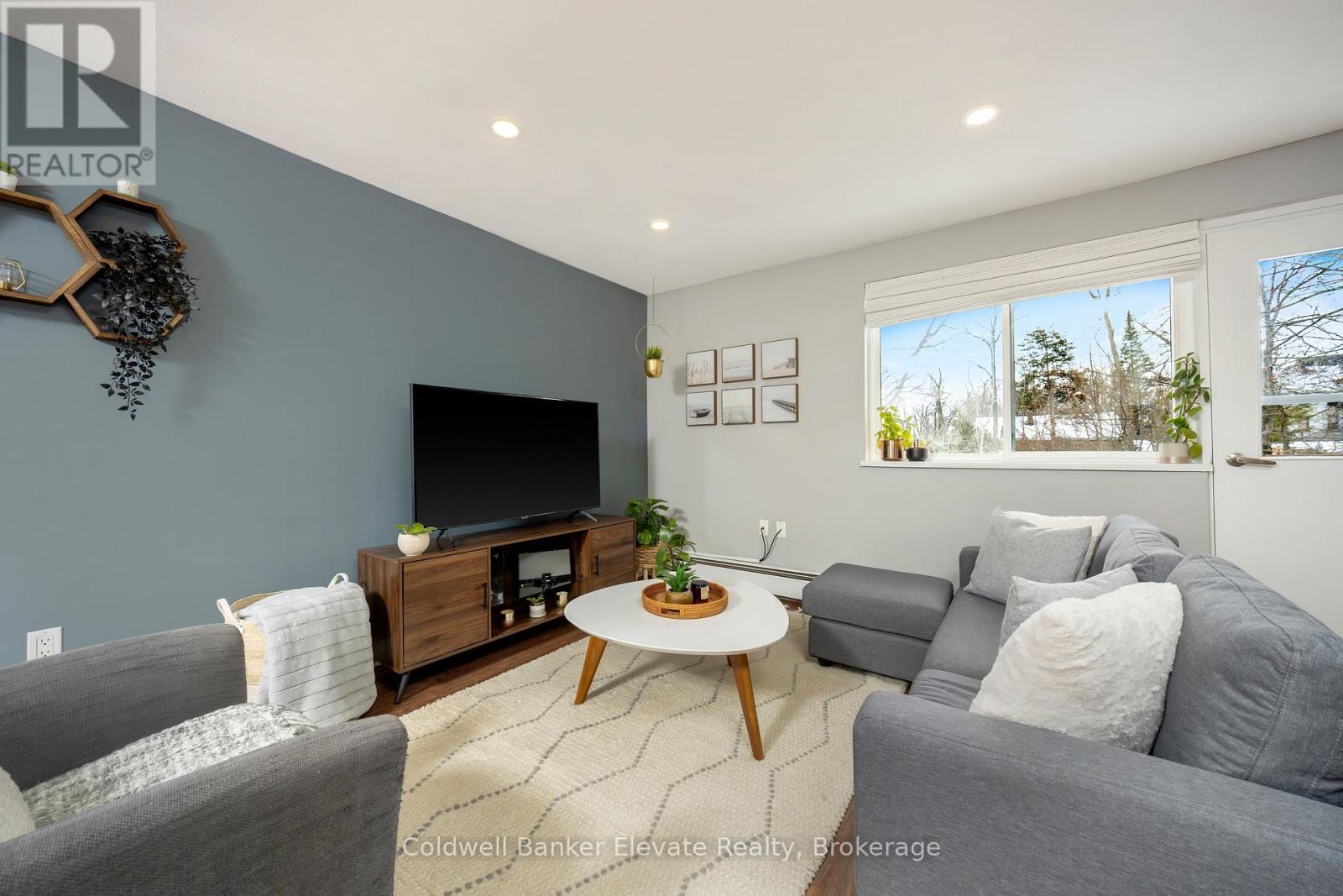 402 - 49 Park Avenue, Halton Hills (Georgetown), Ontario  L7G 3H9 - Photo 8 - W12849454