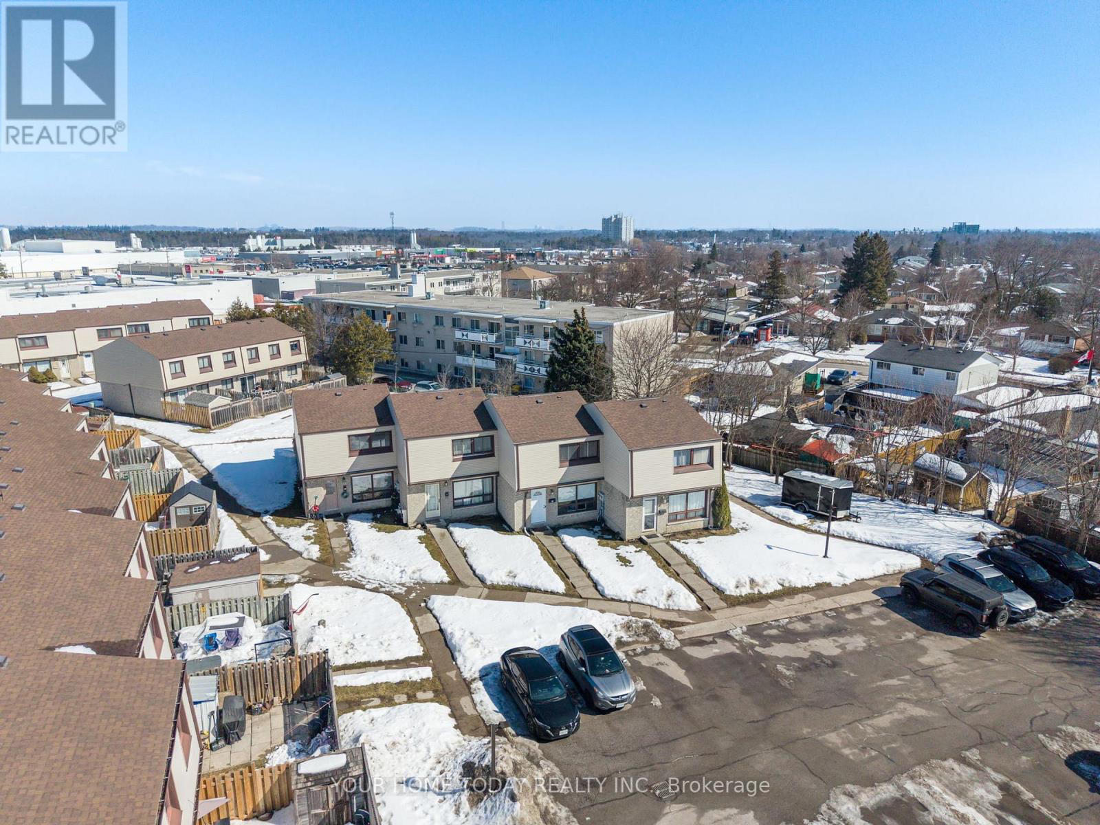 29 - 108 Sinclair Avenue, Halton Hills (Georgetown), Ontario  L7G 1J4 - Photo 3 - W12855174