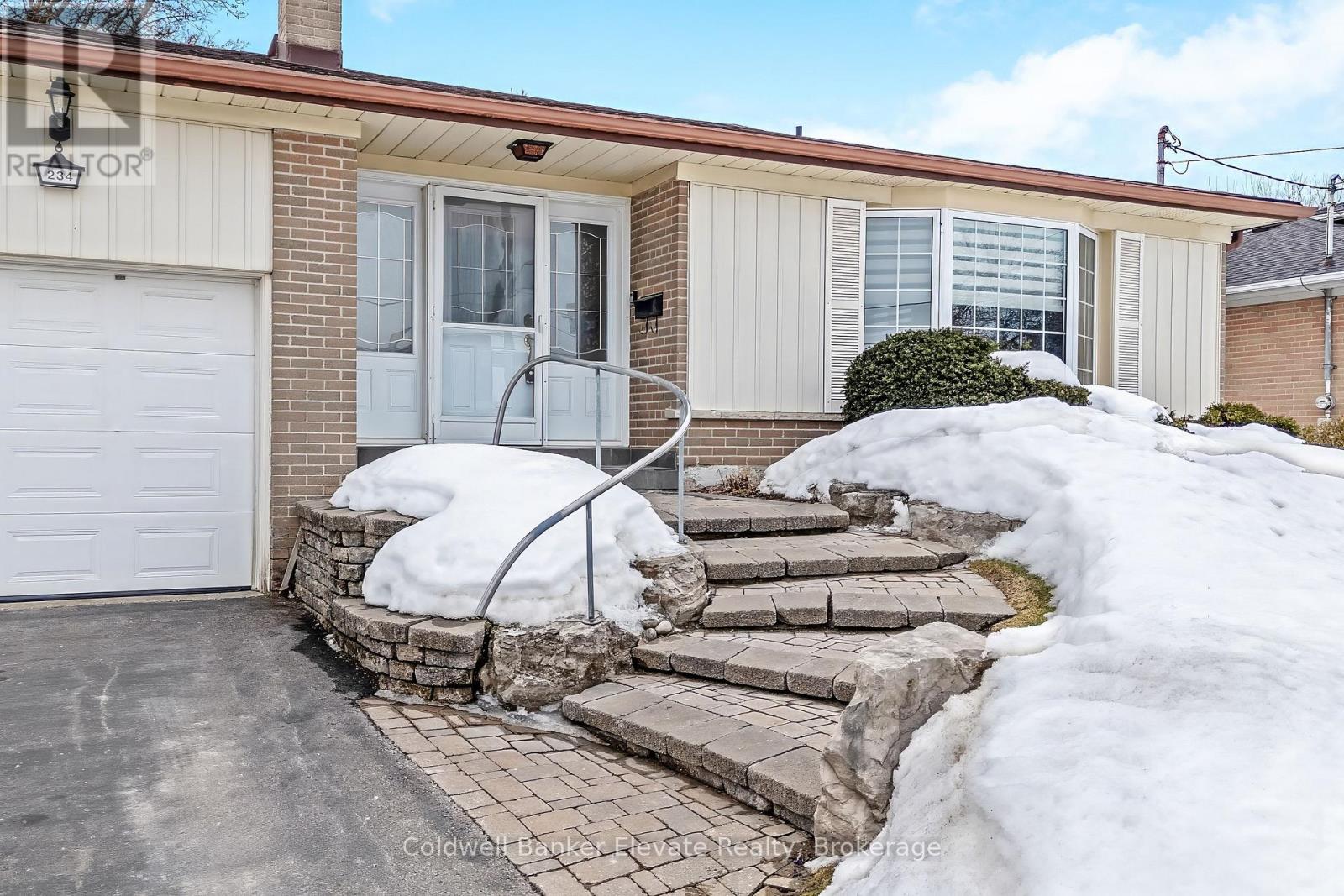 234 Delrex Boulevard, Halton Hills (Georgetown), Ontario  L7G 4E9 - Photo 4 - W12855190