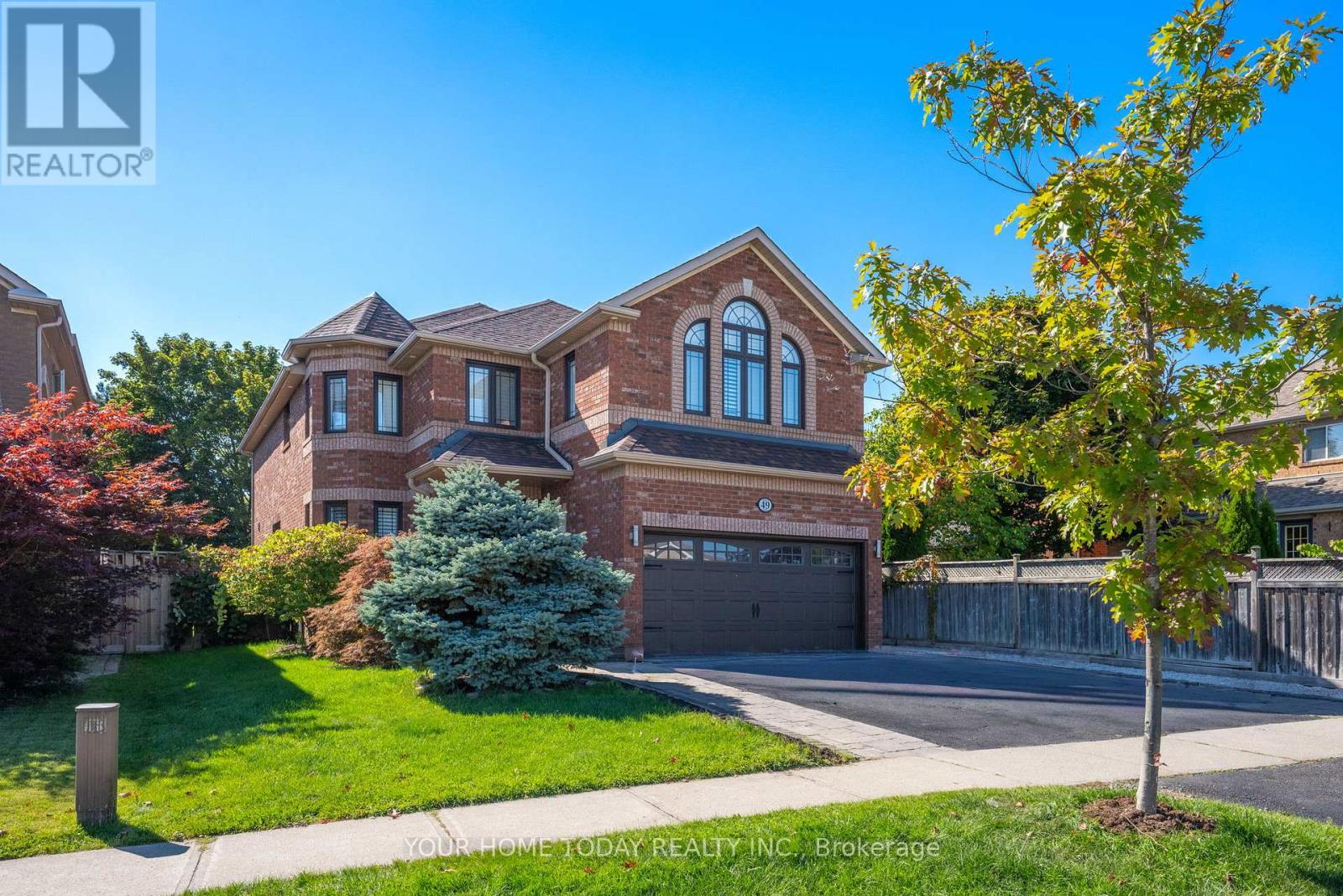 49 Miller Drive, Halton Hills (Georgetown), Ontario  L7G 5P7 - Photo 2 - W12855272