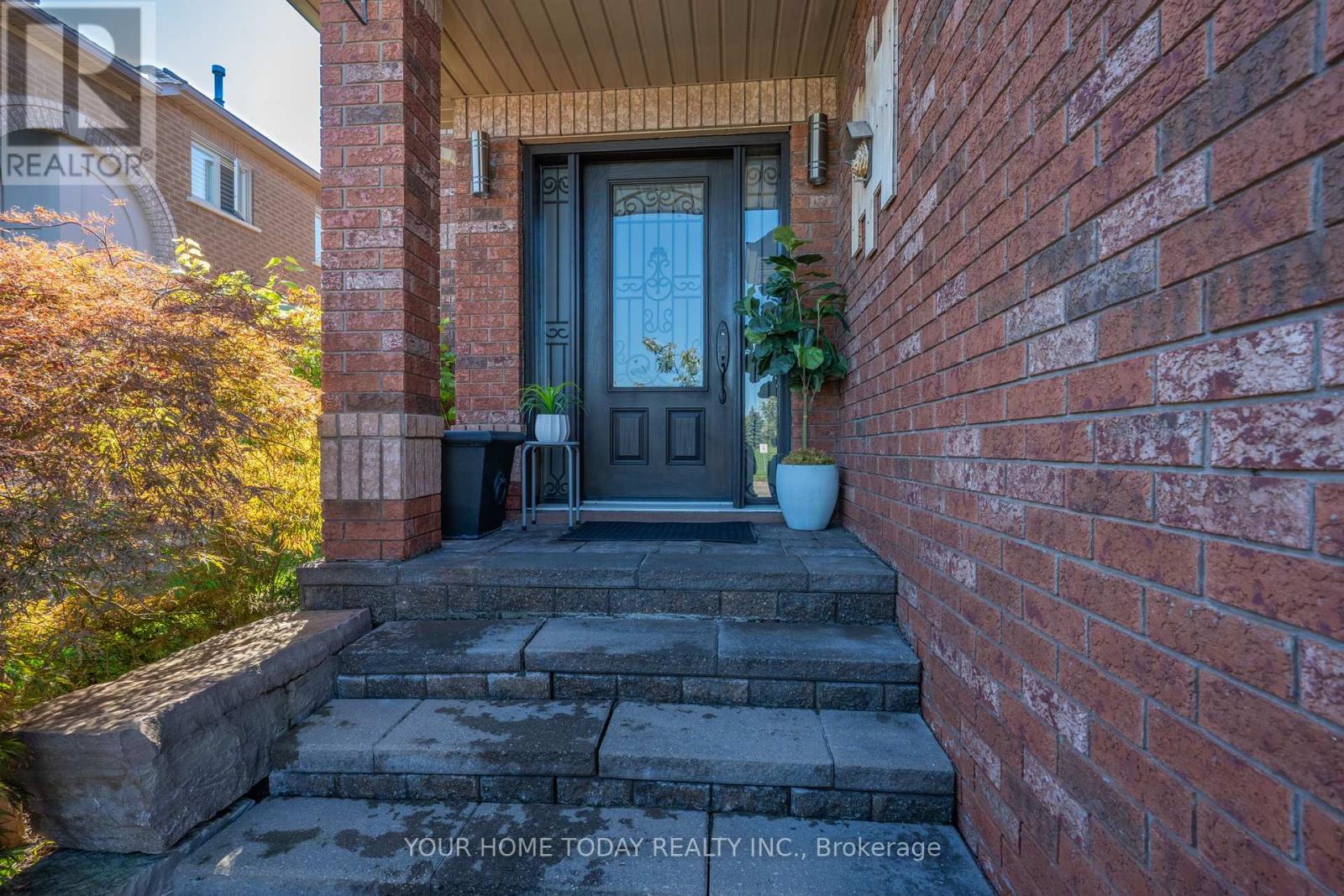 49 Miller Drive, Halton Hills (Georgetown), Ontario  L7G 5P7 - Photo 3 - W12855272