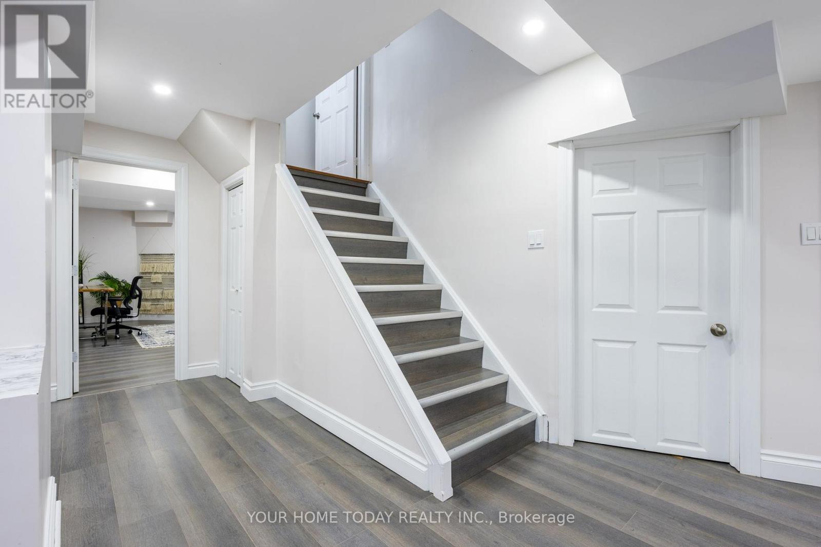 49 Miller Drive, Halton Hills (Georgetown), Ontario  L7G 5P7 - Photo 34 - W12855272