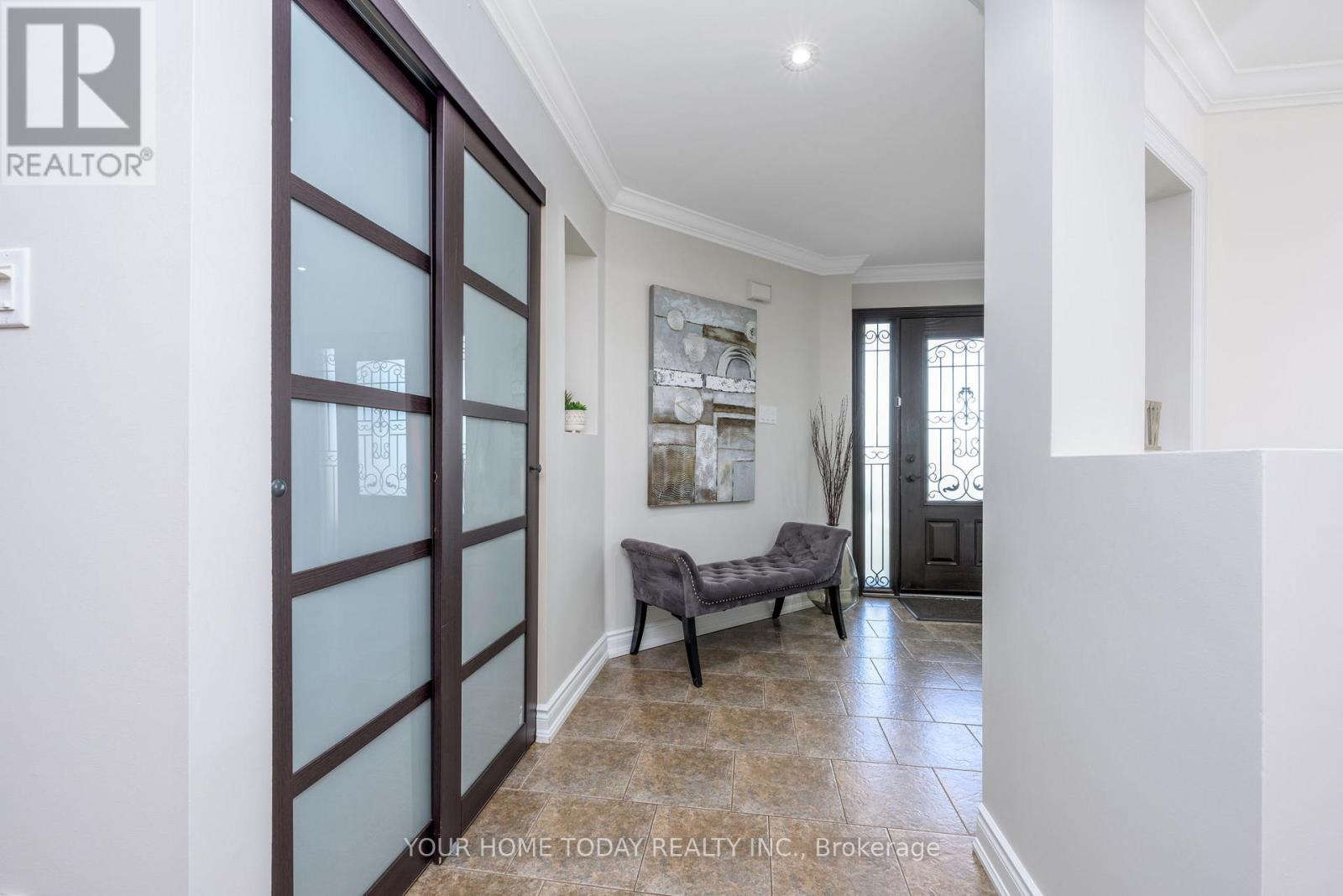 49 Miller Drive, Halton Hills (Georgetown), Ontario  L7G 5P7 - Photo 4 - W12855272