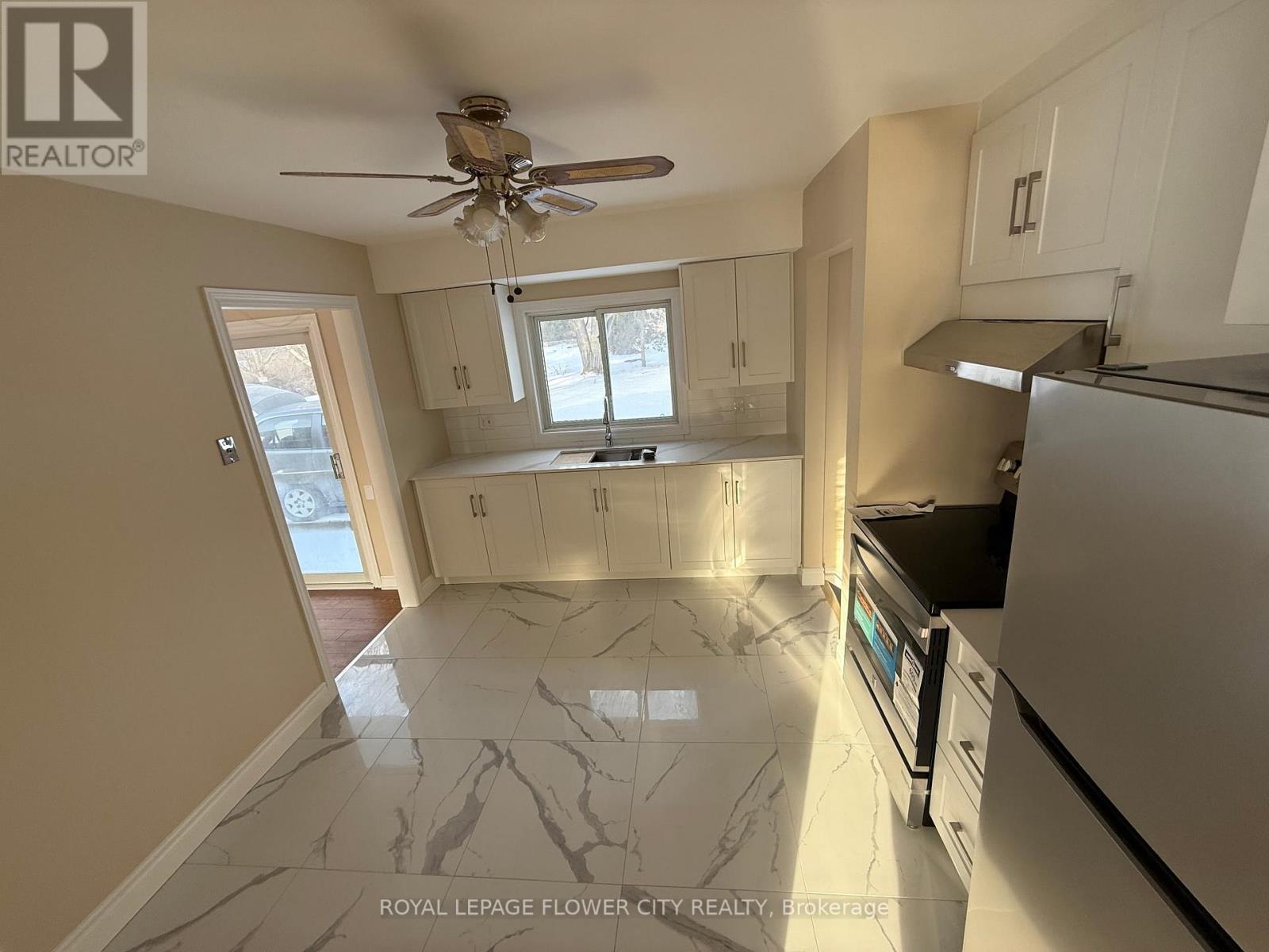 10733 Sixth Line, Halton Hills (Rural Halton Hills), Ontario  L7G 4S6 - Photo 4 - W12856468