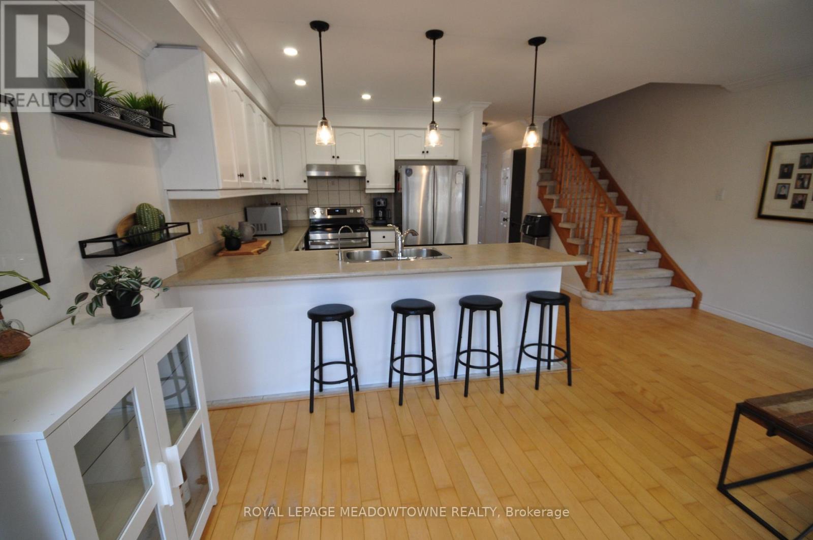 11 Bradley Drive, Halton Hills (Georgetown), Ontario  L7G 6B5 - Photo 14 - W12861794