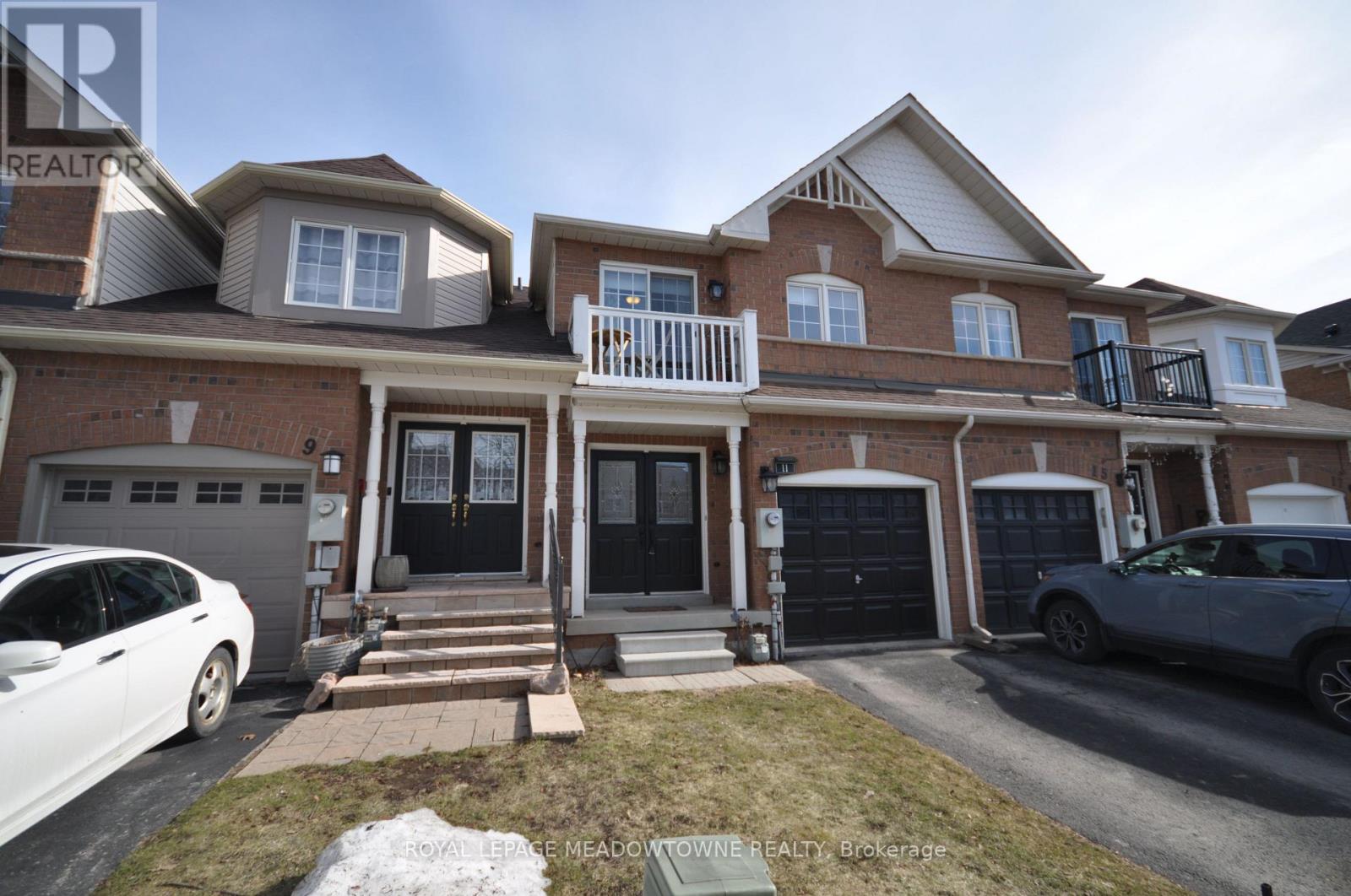 11 Bradley Drive, Halton Hills (Georgetown), Ontario  L7G 6B5 - Photo 2 - W12861794