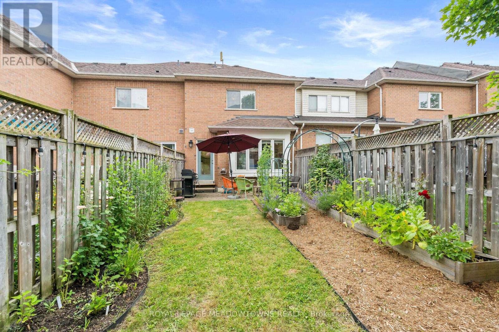 11 Bradley Drive, Halton Hills (Georgetown), Ontario  L7G 6B5 - Photo 33 - W12861794