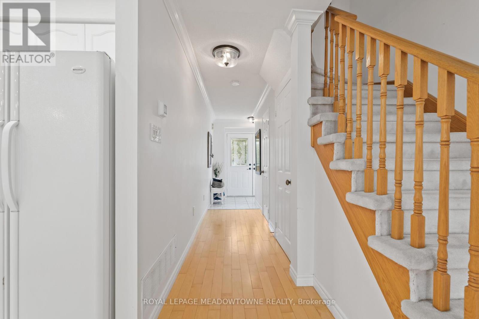 11 Bradley Drive, Halton Hills (Georgetown), Ontario  L7G 6B5 - Photo 4 - W12861794