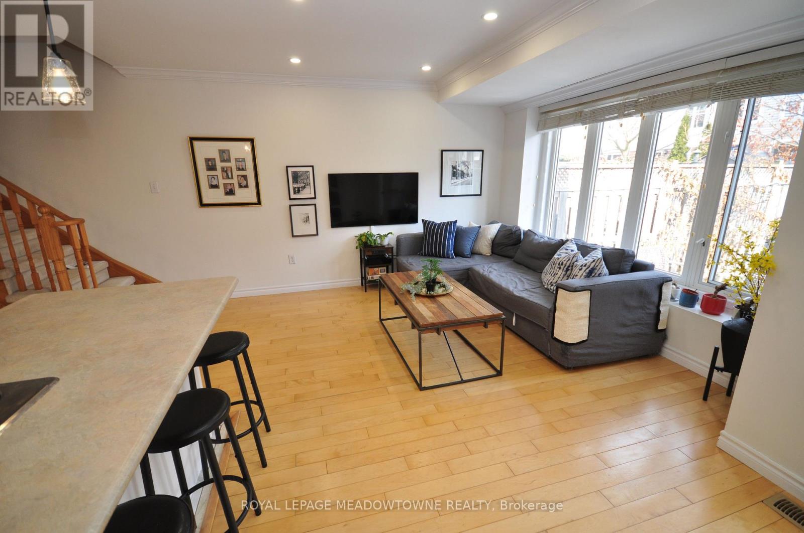 11 Bradley Drive, Halton Hills (Georgetown), Ontario  L7G 6B5 - Photo 9 - W12861794