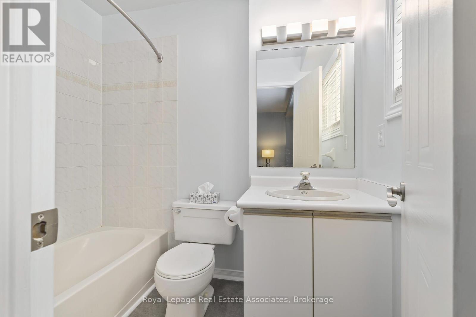 60 - 62 Stewart Maclaren Road, Halton Hills (Georgetown), Ontario  L7G 5L9 - Photo 21 - W12862274