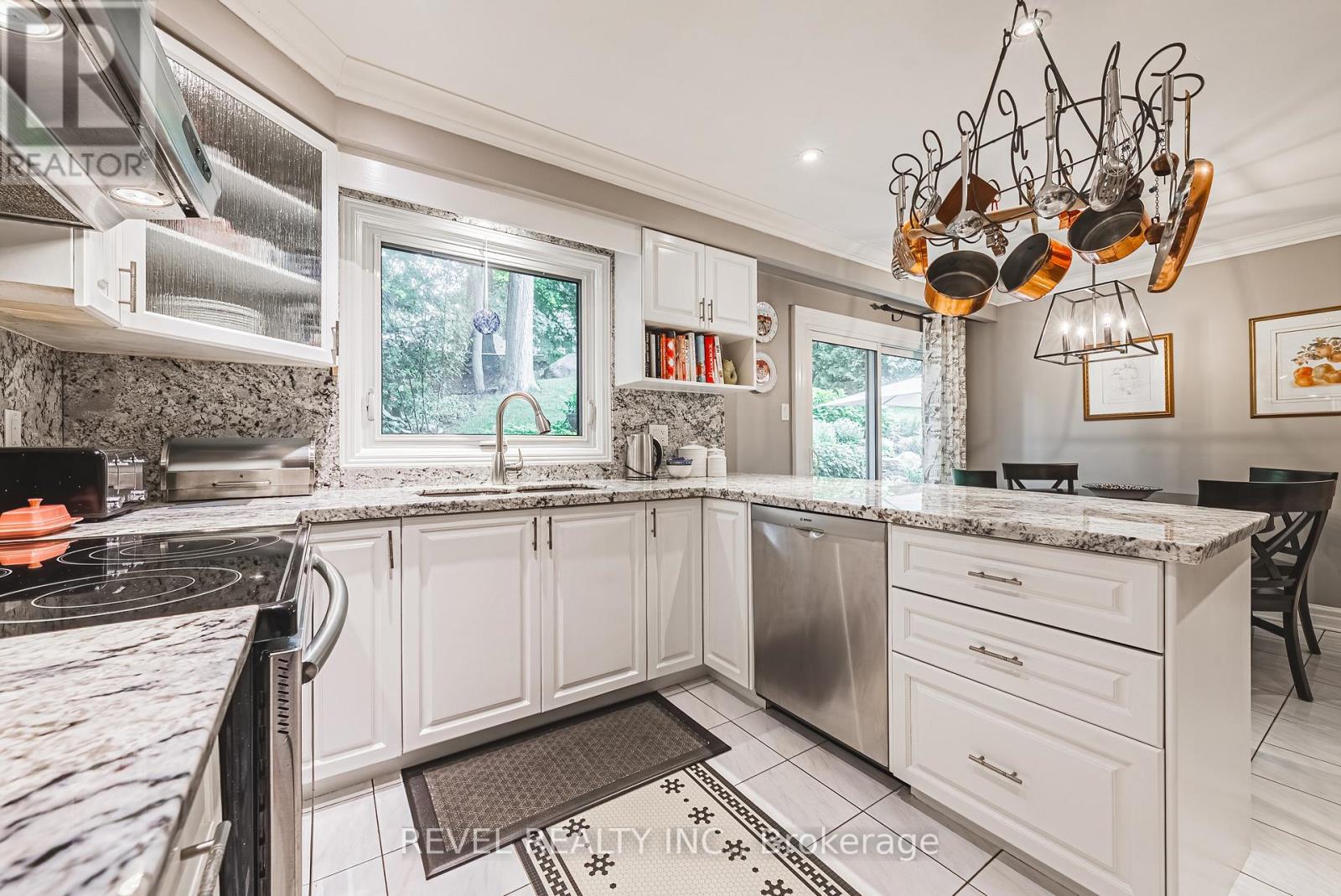 116 Campbell Avenue E, Milton (Campbellville), Ontario  L0P 1B0 - Photo 19 - W12862438