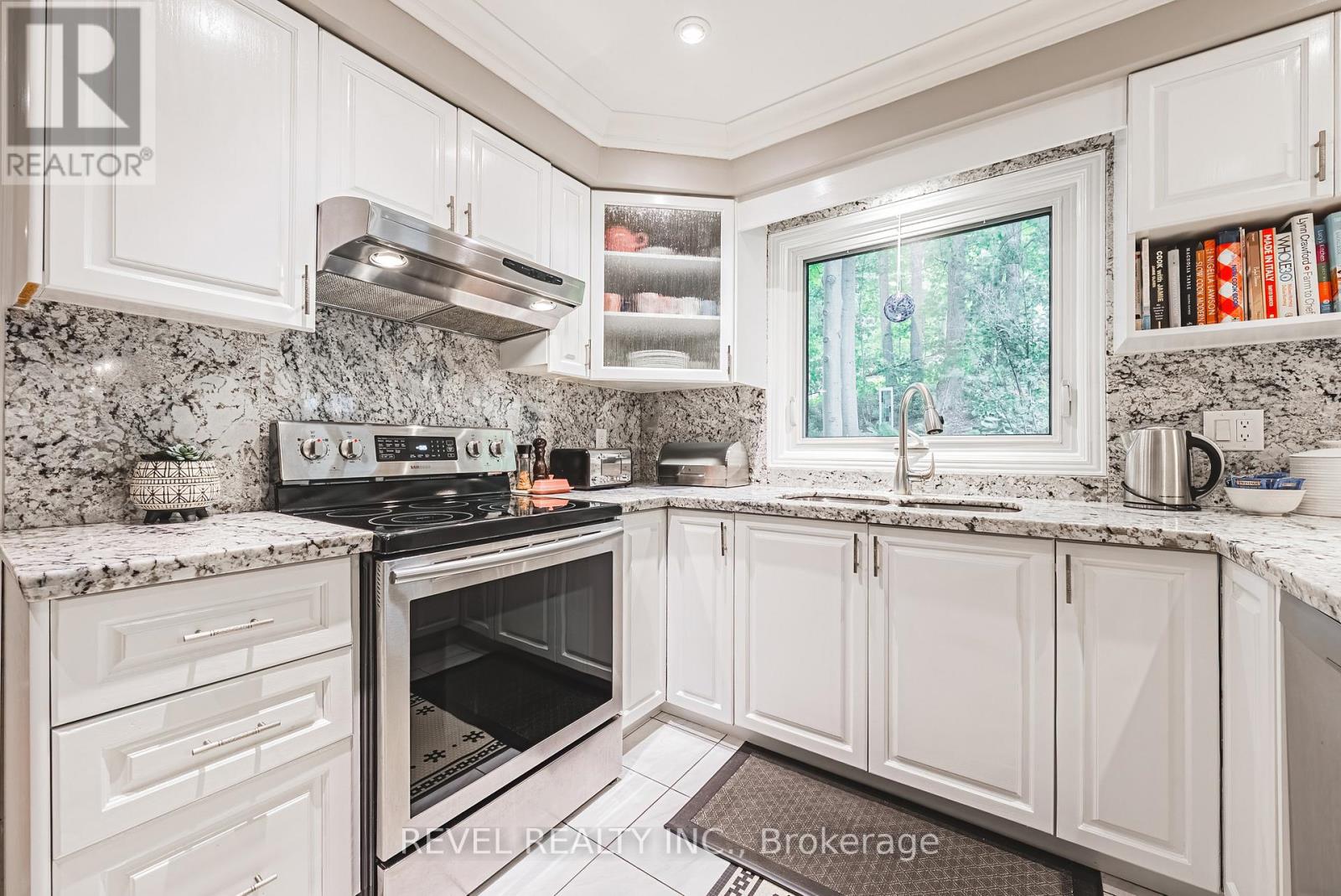 116 Campbell Avenue E, Milton (Campbellville), Ontario  L0P 1B0 - Photo 20 - W12862438