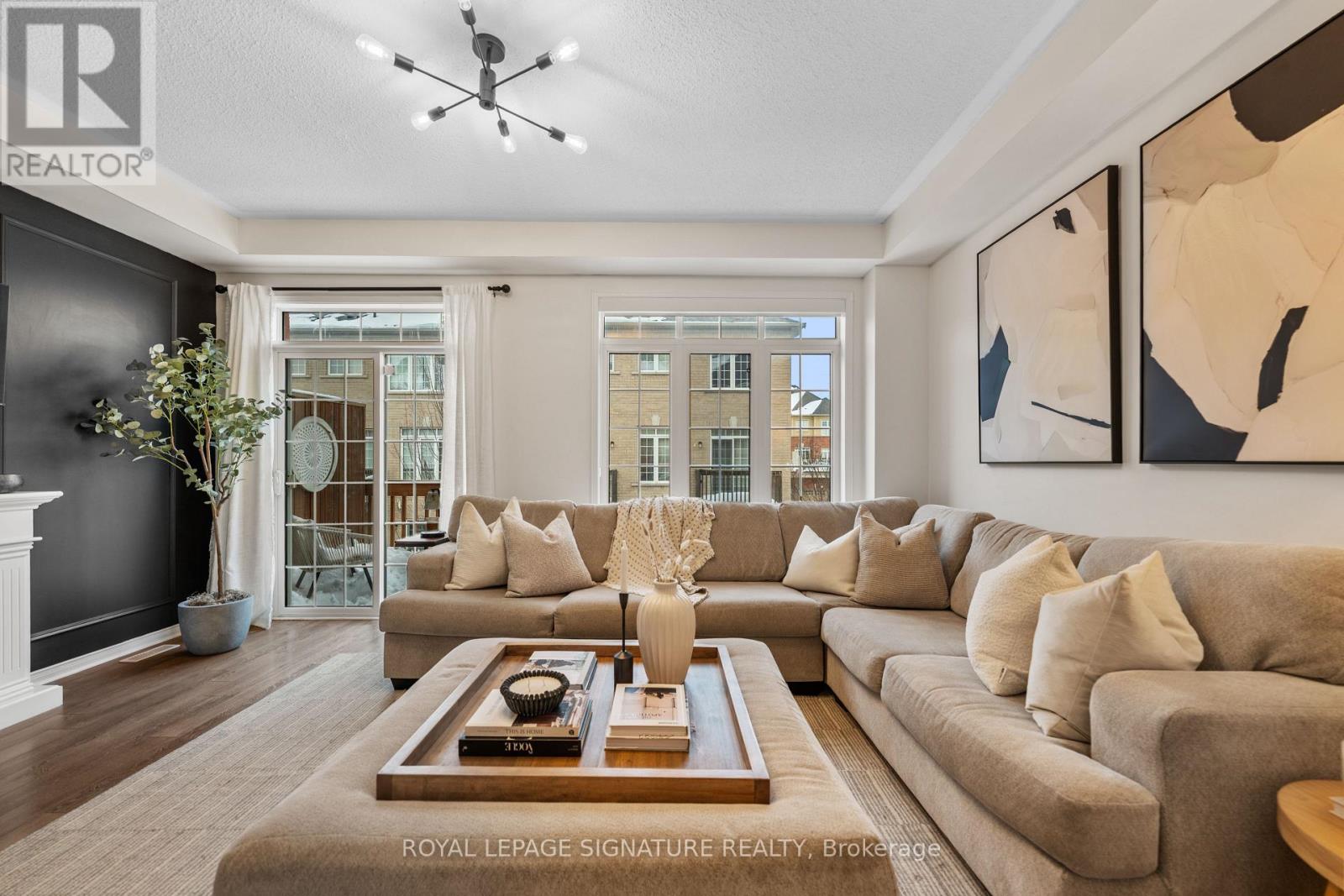 6 Renfrew Lane, Halton Hills (Georgetown), Ontario  L7G 0H1 - Photo 1 - W12862856