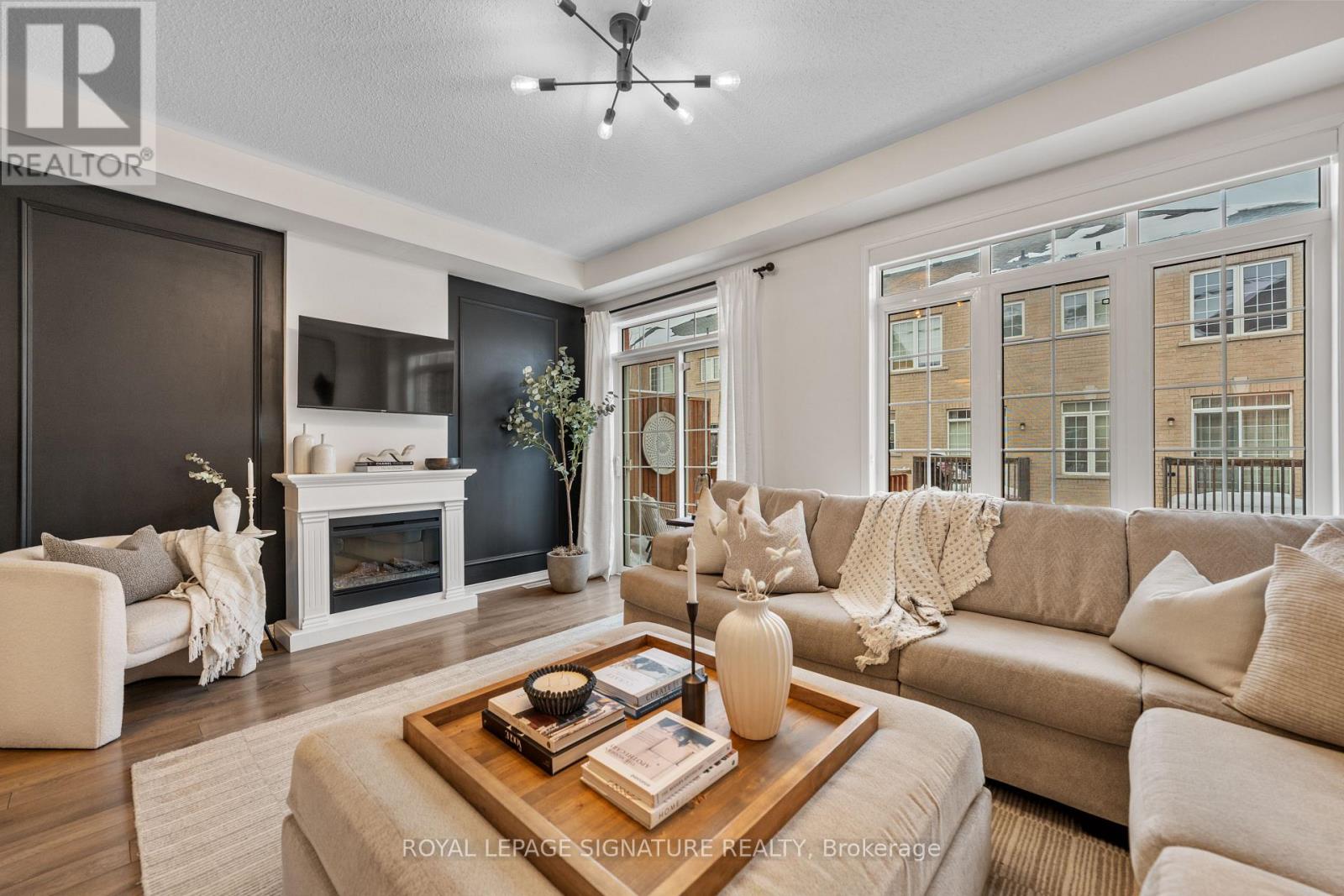 6 Renfrew Lane, Halton Hills (Georgetown), Ontario  L7G 0H1 - Photo 10 - W12862856