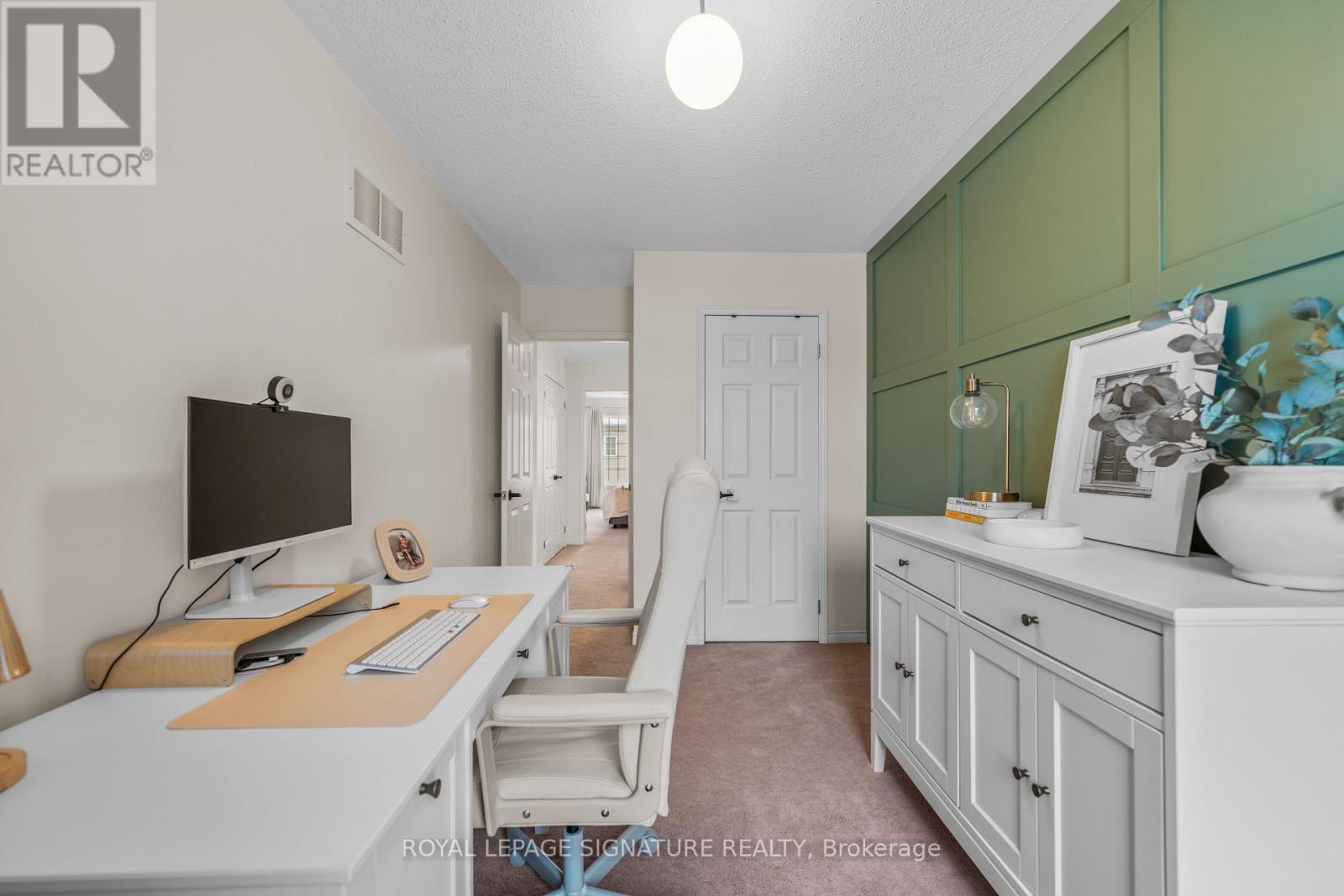 6 Renfrew Lane, Halton Hills (Georgetown), Ontario  L7G 0H1 - Photo 19 - W12862856