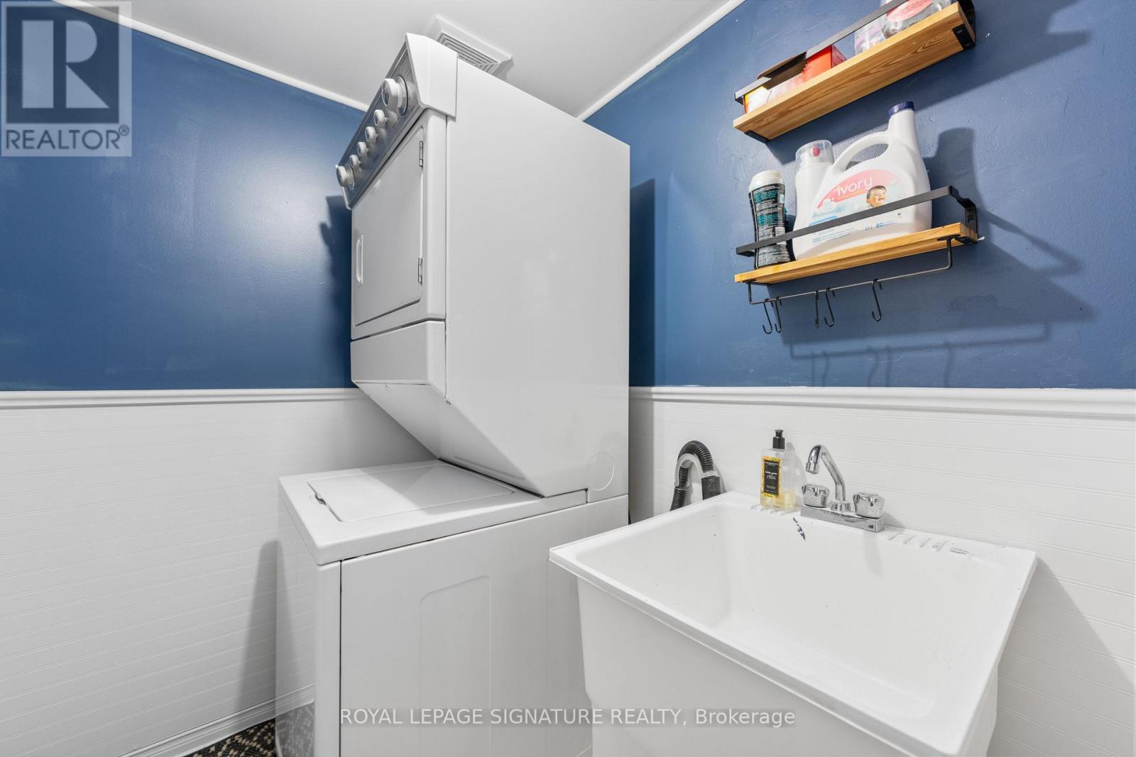 6 Renfrew Lane, Halton Hills (Georgetown), Ontario  L7G 0H1 - Photo 23 - W12862856