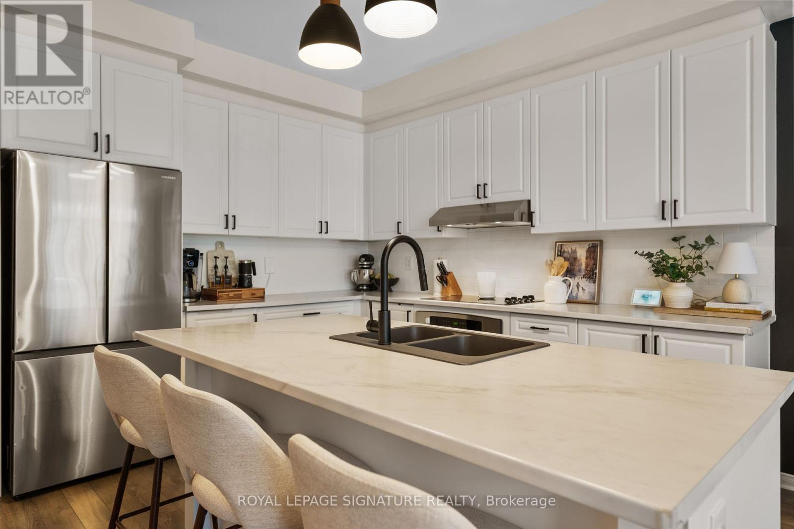 6 Renfrew Lane, Halton Hills (Georgetown), Ontario  L7G 0H1 - Photo 6 - W12862856