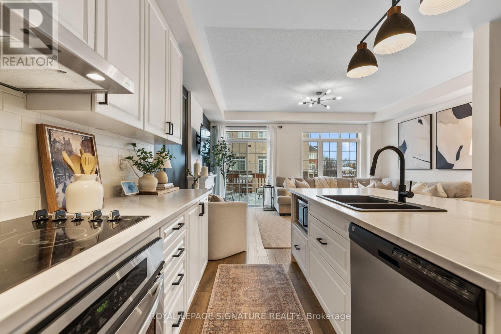 6 Renfrew Lane, Halton Hills (Georgetown), Ontario  L7G 0H1 - Photo 7 - W12862856