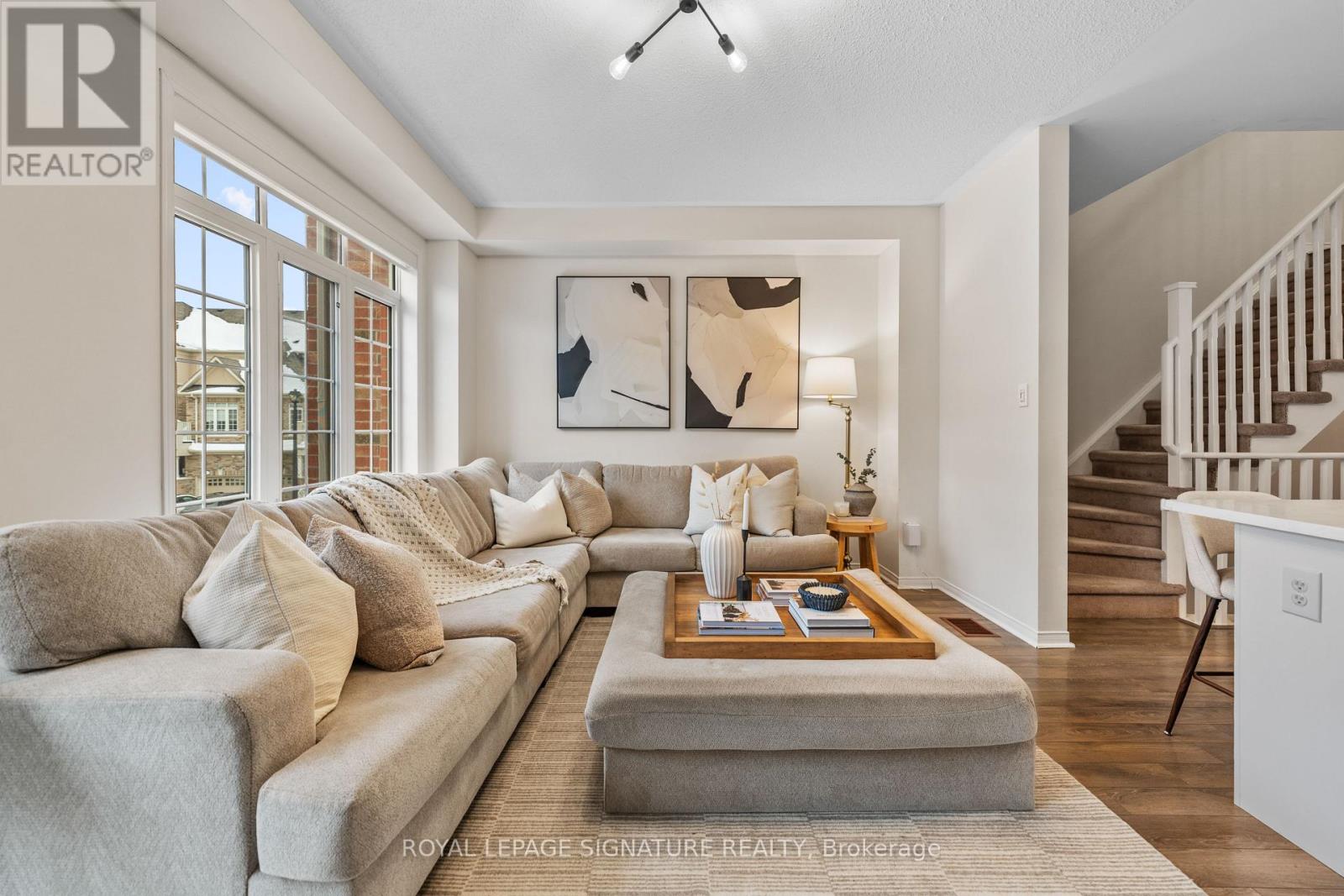 6 Renfrew Lane, Halton Hills (Georgetown), Ontario  L7G 0H1 - Photo 9 - W12862856