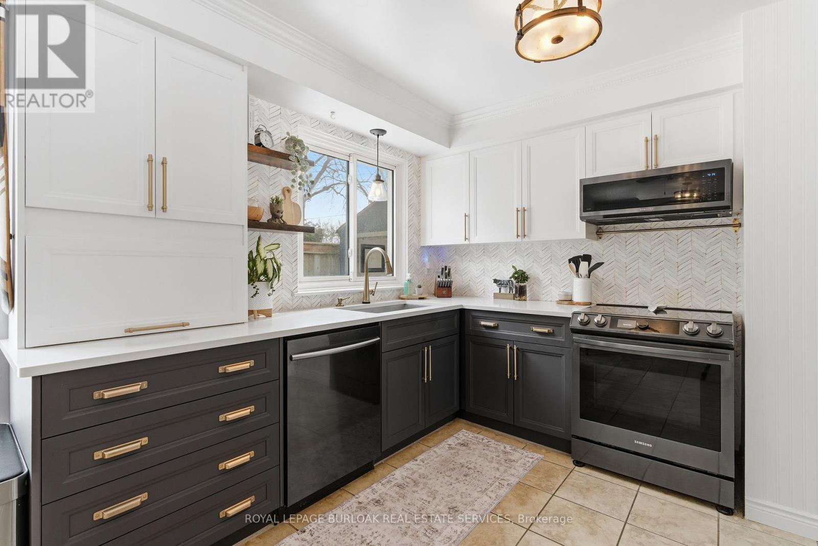 165 Tyler Avenue, Halton Hills (Ac Acton), Ontario  L7J 1V4 - Photo 14 - W12862948