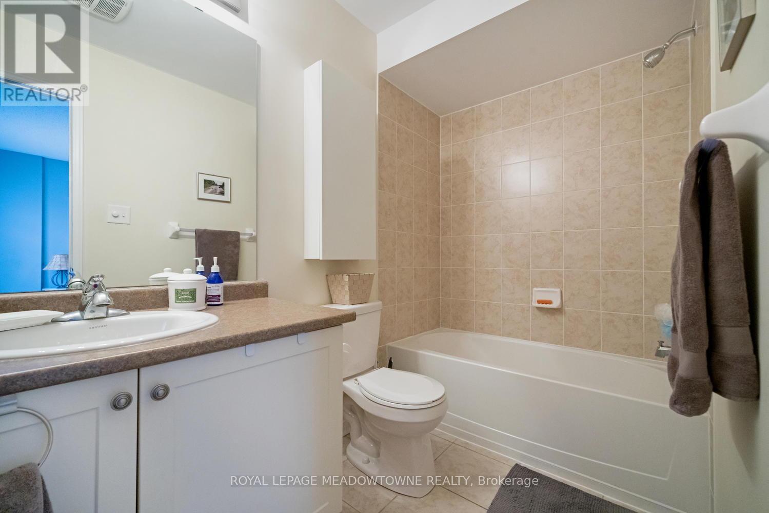 6 Tiffany Lane, Halton Hills (Georgetown), Ontario  L7G 0G8 - Photo 19 - W12865556