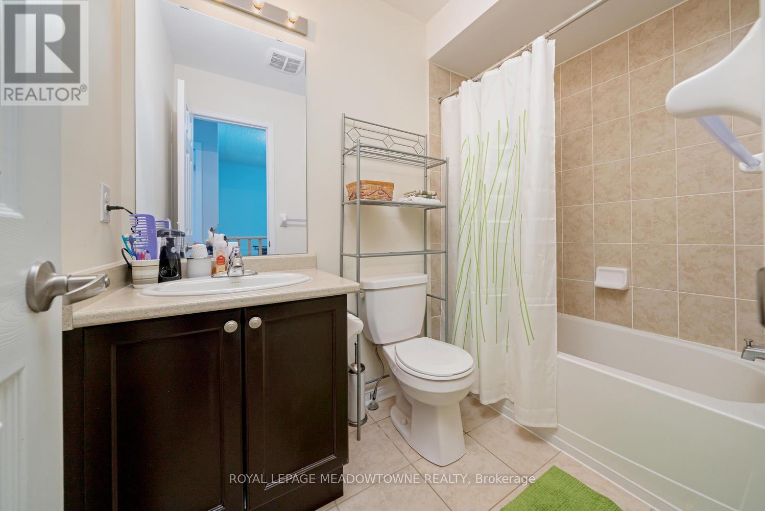 6 Tiffany Lane, Halton Hills (Georgetown), Ontario  L7G 0G8 - Photo 21 - W12865556