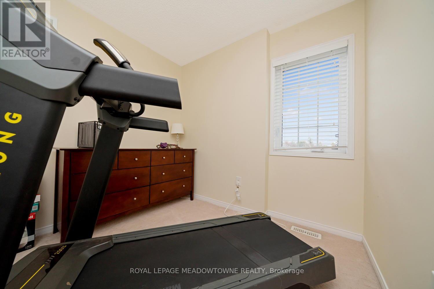 6 Tiffany Lane, Halton Hills (Georgetown), Ontario  L7G 0G8 - Photo 22 - W12865556