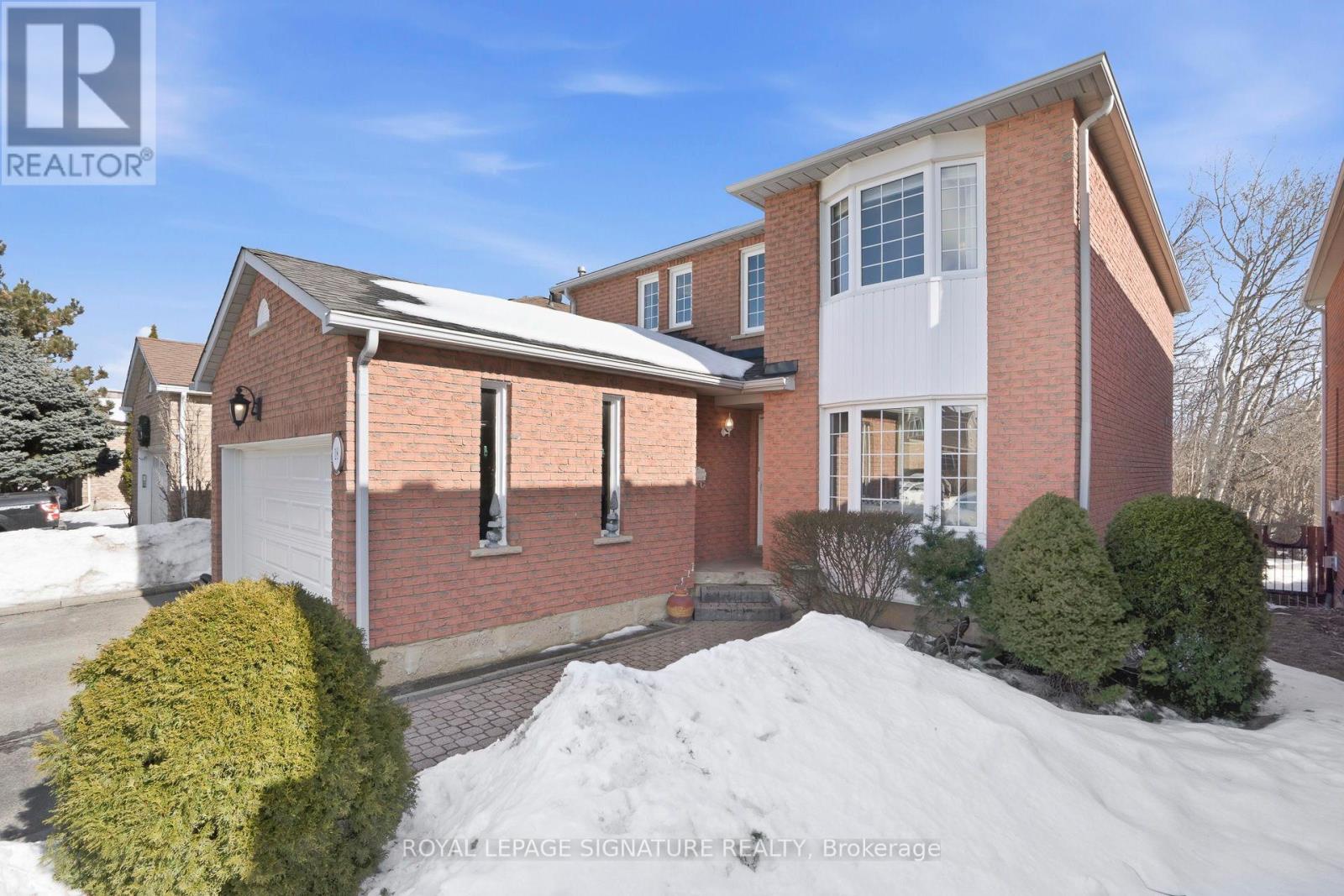 18 Webster Way, Halton Hills (Georgetown), Ontario  L7G 5J7 - Photo 4 - W12870858