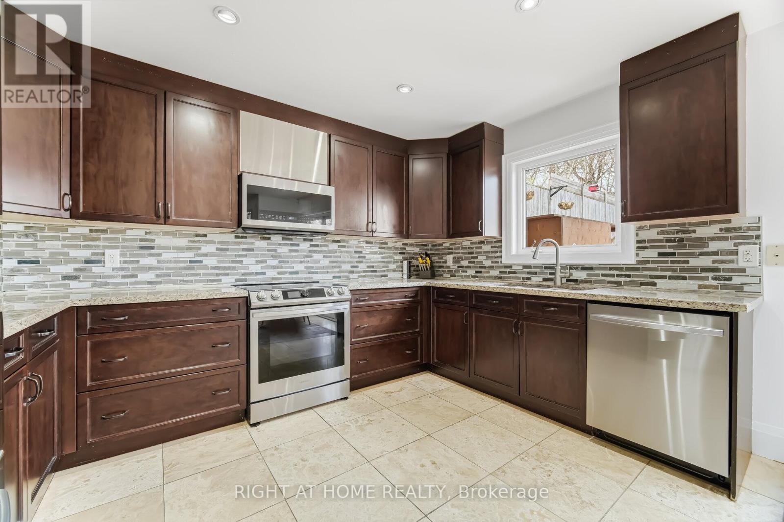 51d John Street, Halton Hills (Georgetown), Ontario  L7G 2J9 - Photo 17 - W12871226