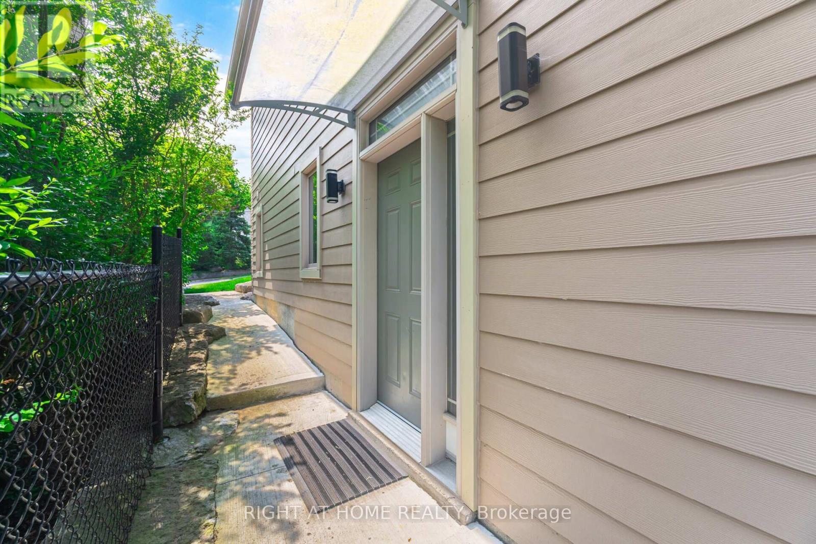 51d John Street, Halton Hills (Georgetown), Ontario  L7G 2J9 - Photo 4 - W12871226