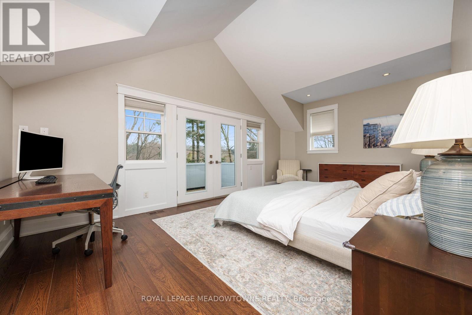 2 Bennett Place, Halton Hills (Glen Williams), Ontario  L7G 2X7 - Photo 10 - W12871350