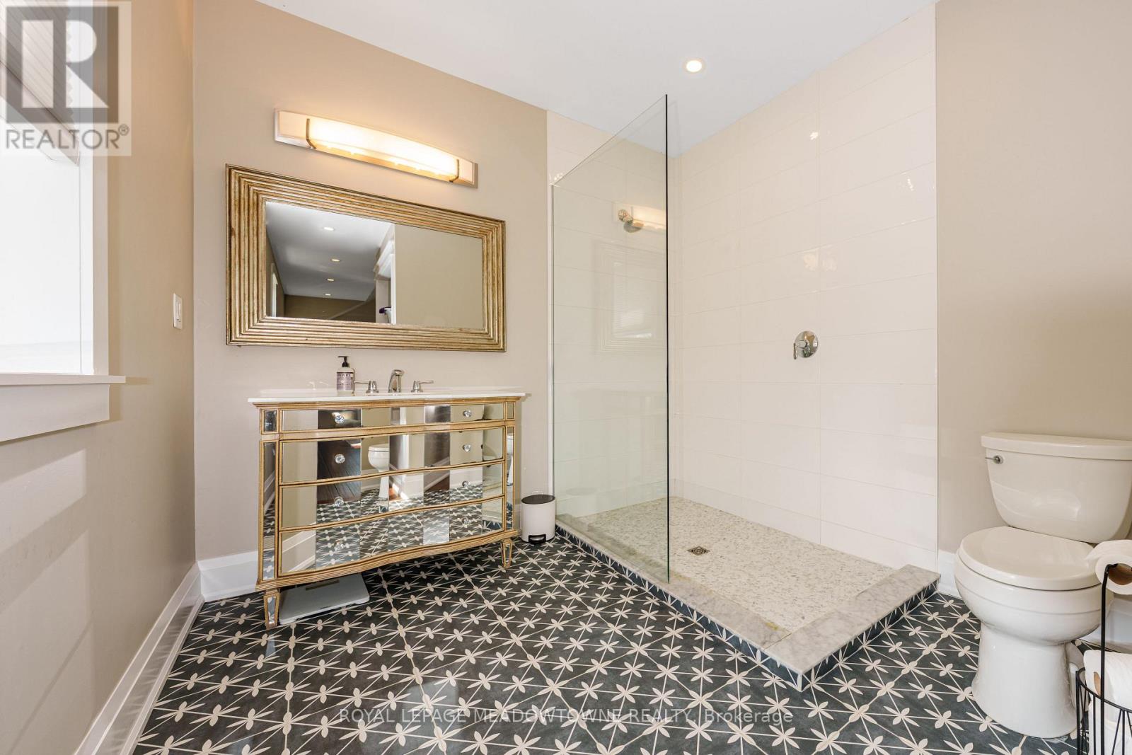 2 Bennett Place, Halton Hills (Glen Williams), Ontario  L7G 2X7 - Photo 15 - W12871350