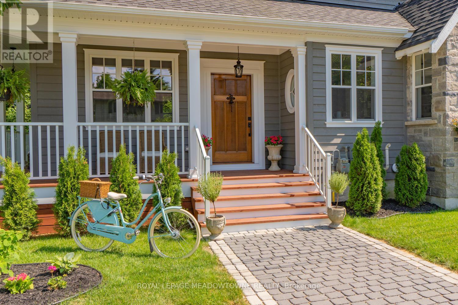 2 Bennett Place, Halton Hills (Glen Williams), Ontario  L7G 2X7 - Photo 24 - W12871350