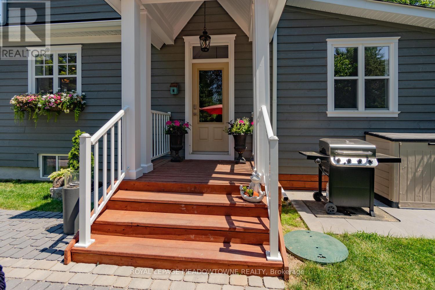 2 Bennett Place, Halton Hills (Glen Williams), Ontario  L7G 2X7 - Photo 25 - W12871350