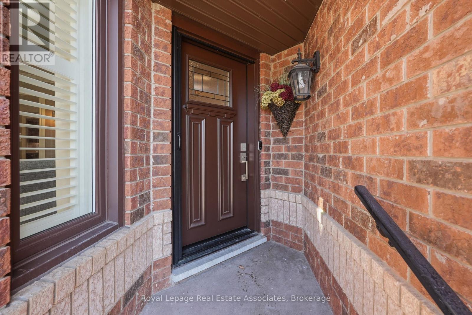 48 Chester Crescent, Halton Hills (Georgetown), Ontario  L7G 5W5 - Photo 3 - W12871756