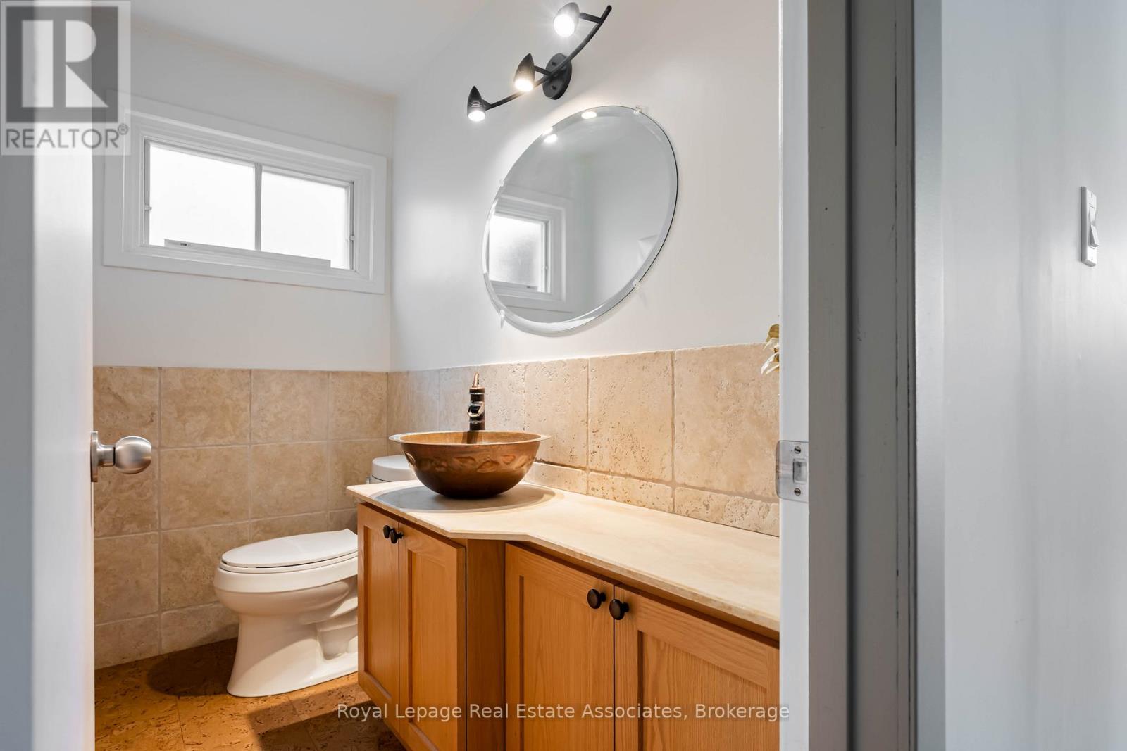 8 Ann Street, Halton Hills (Georgetown), Ontario  L7G 2V2 - Photo 12 - W12871886