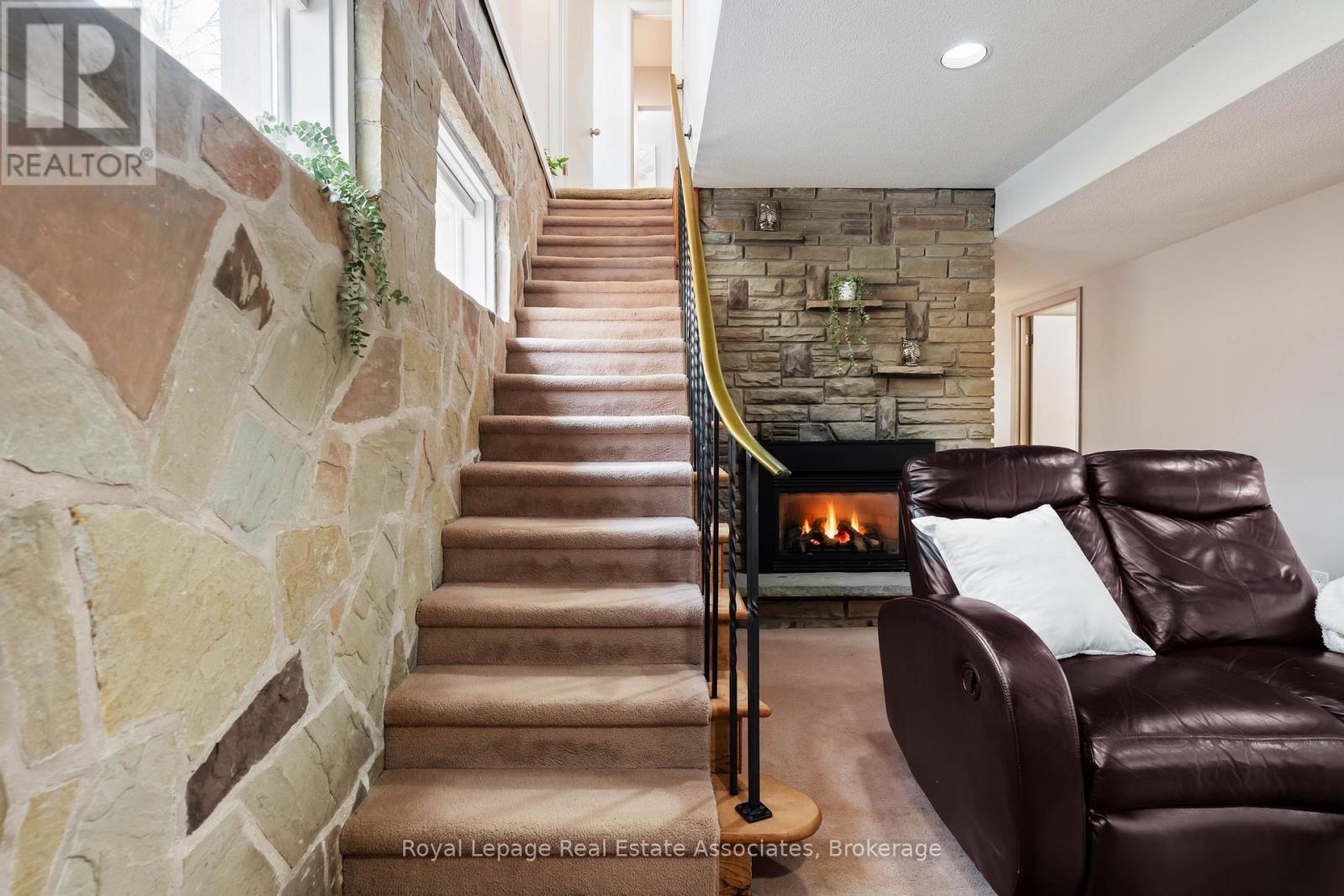 8 Ann Street, Halton Hills (Georgetown), Ontario  L7G 2V2 - Photo 13 - W12871886