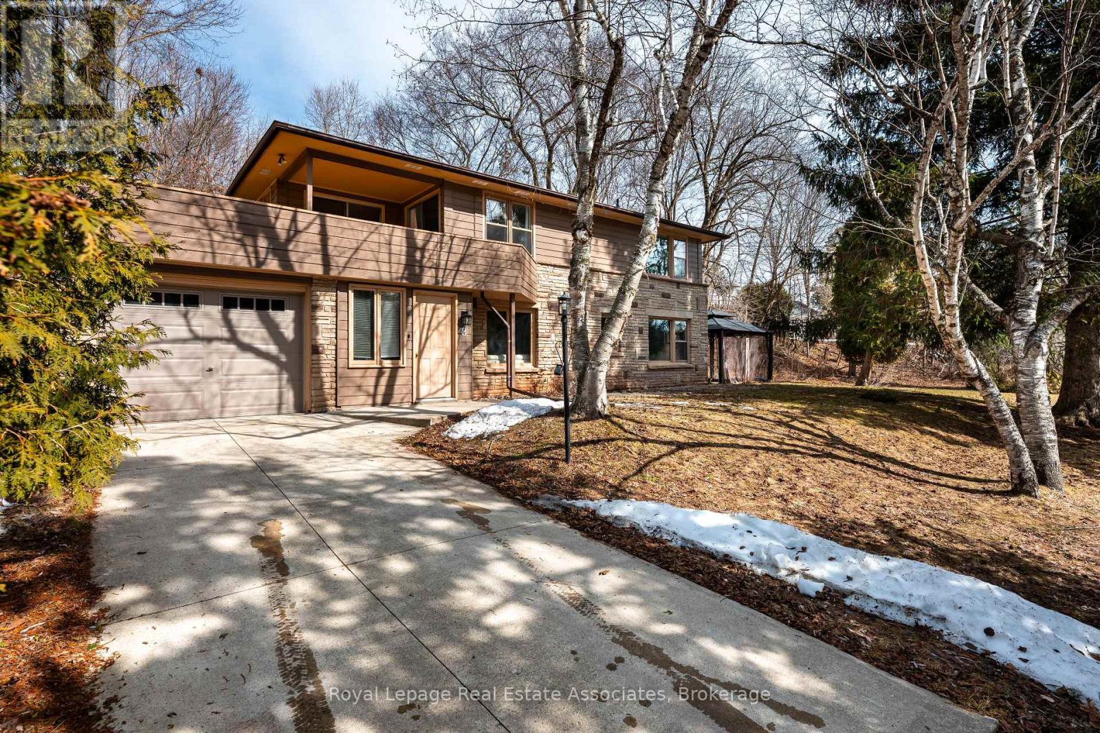 8 Ann Street, Halton Hills (Georgetown), Ontario  L7G 2V2 - Photo 3 - W12871886