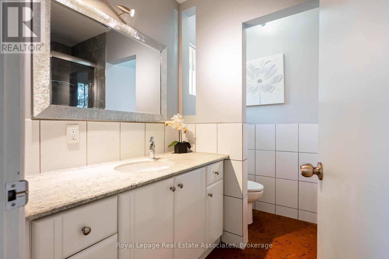 8 Ann Street, Halton Hills (Georgetown), Ontario  L7G 2V2 - Photo 32 - W12871886