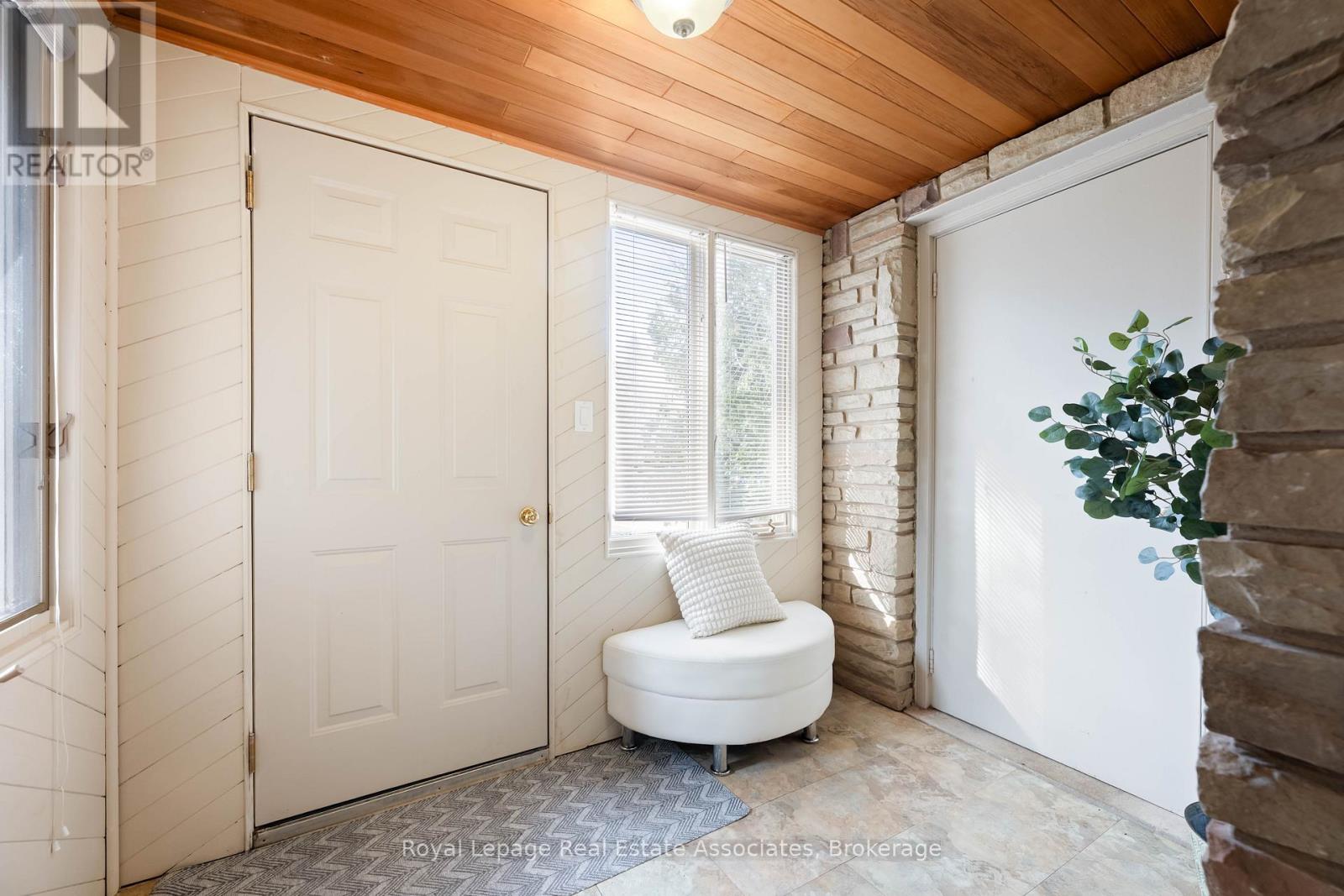 8 Ann Street, Halton Hills (Georgetown), Ontario  L7G 2V2 - Photo 4 - W12871886