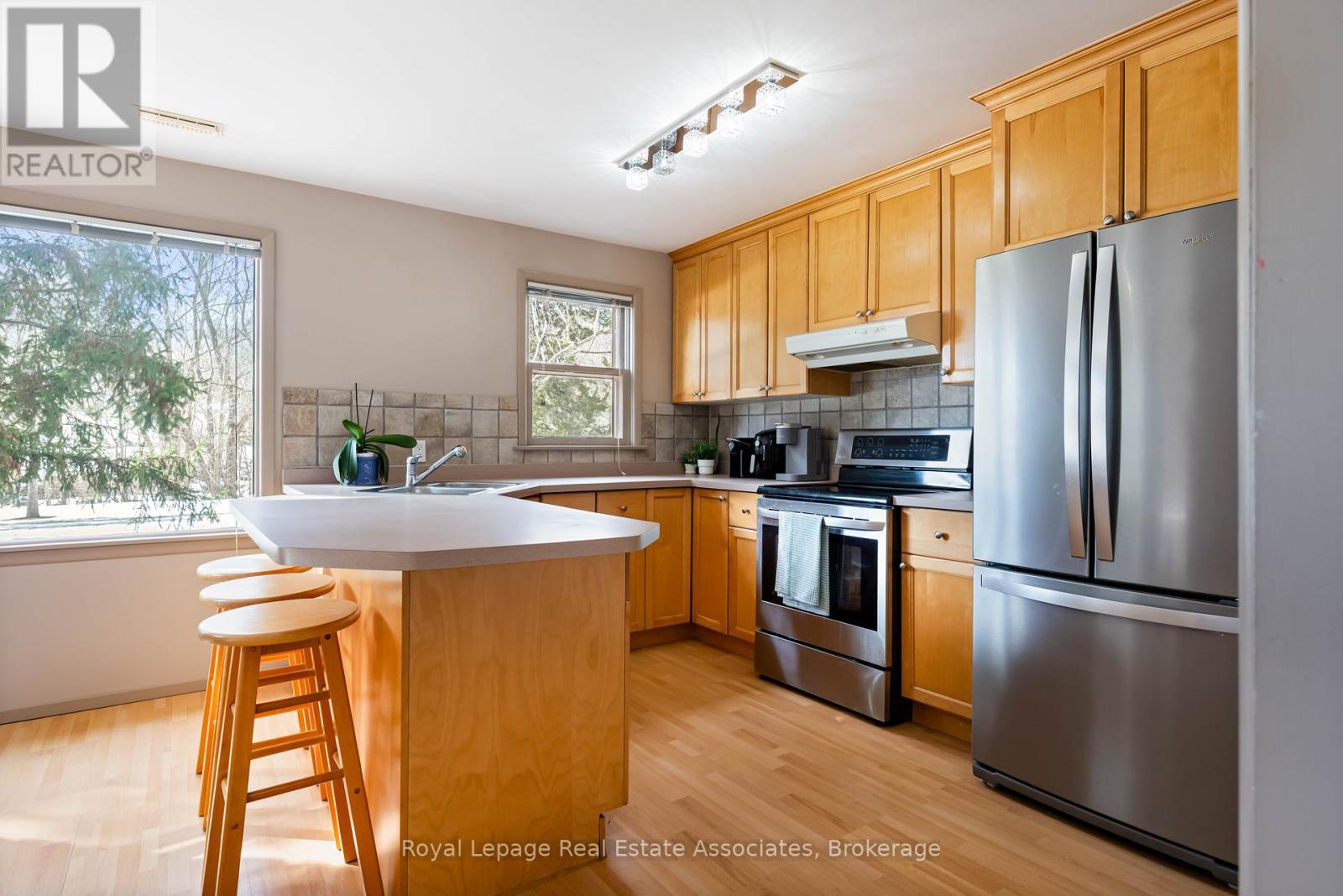 8 Ann Street, Halton Hills (Georgetown), Ontario  L7G 2V2 - Photo 7 - W12871886