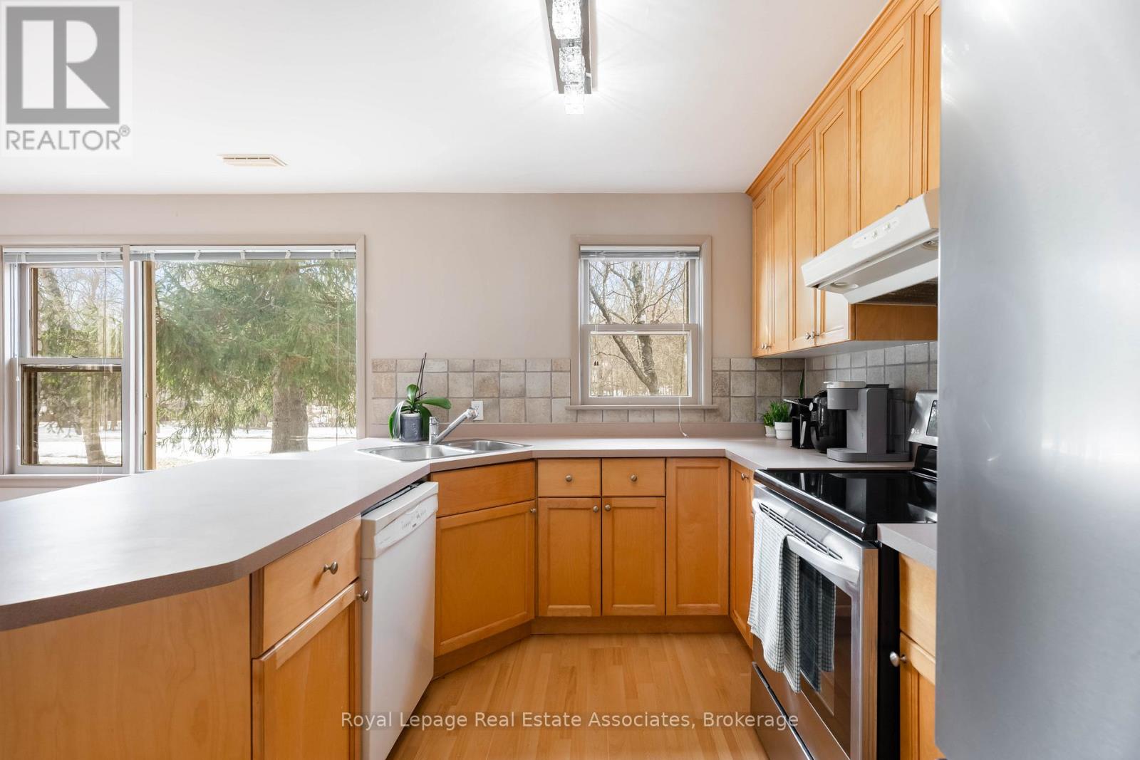 8 Ann Street, Halton Hills (Georgetown), Ontario  L7G 2V2 - Photo 8 - W12871886