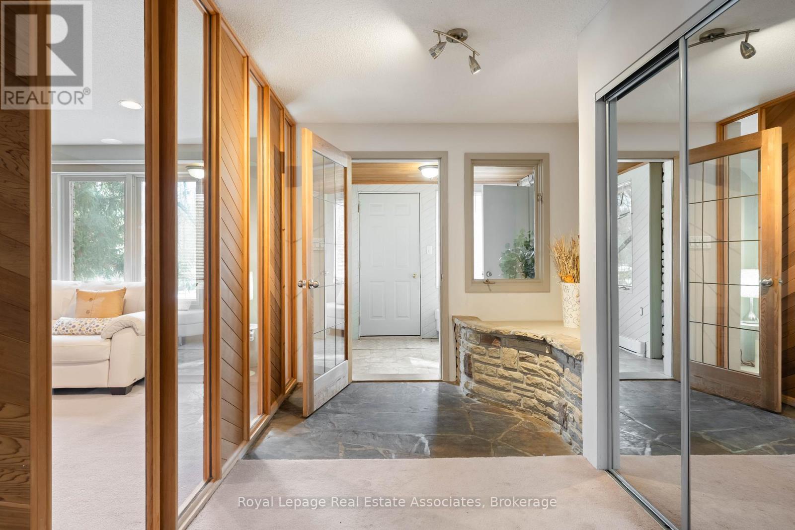 8 Ann Street, Halton Hills (Georgetown), Ontario  L7G 2V2 - Photo 9 - W12871886