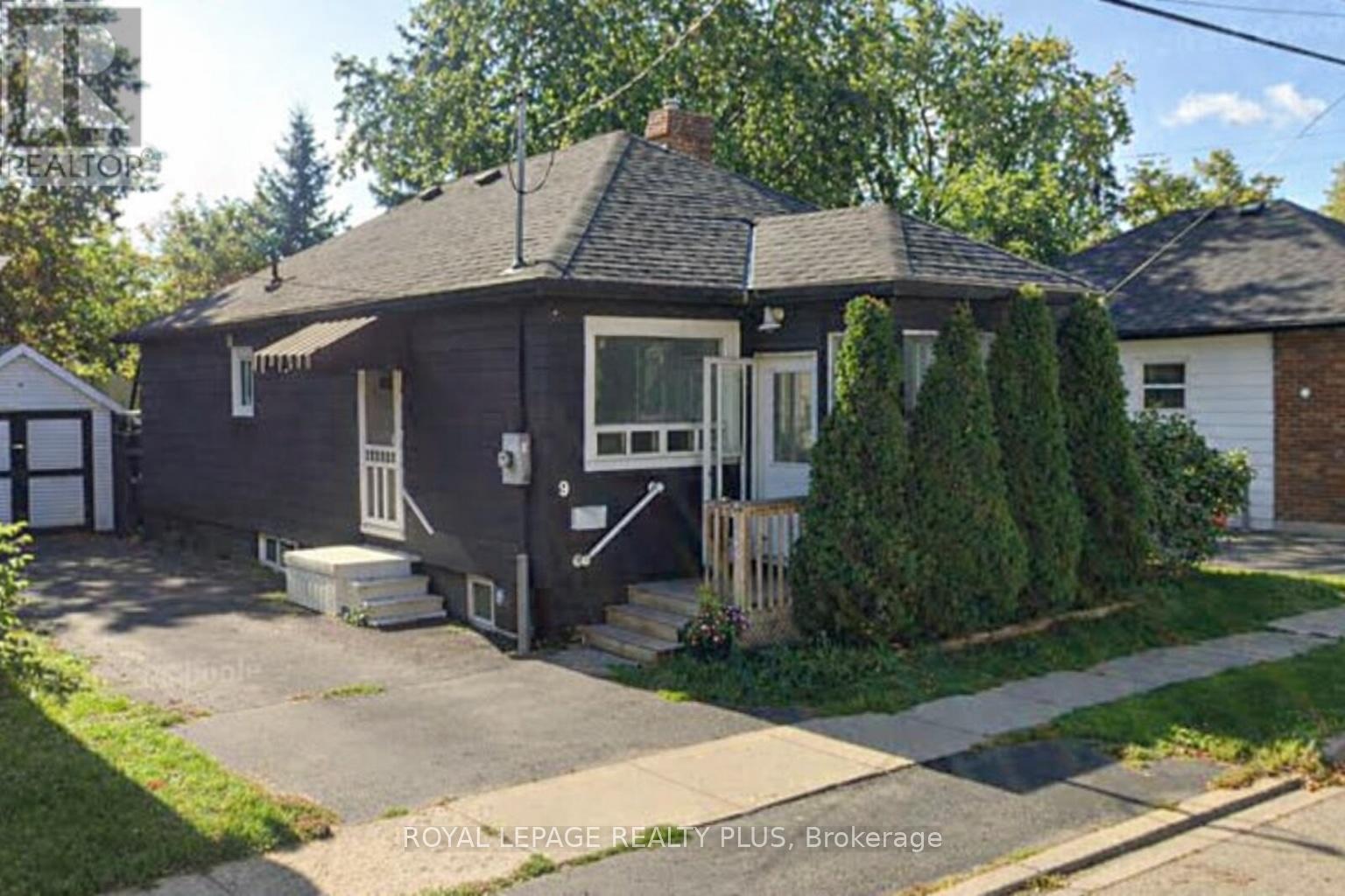 9 Ewing Street, Halton Hills (Georgetown), Ontario  L7G 2P6 - Photo 1 - W12873200