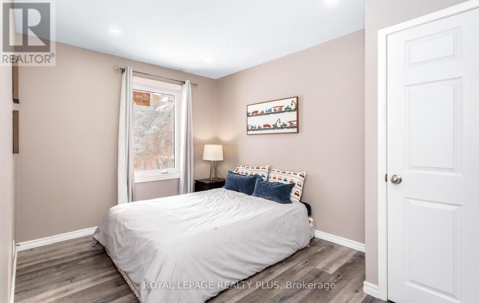 9 Ewing Street, Halton Hills (Georgetown), Ontario  L7G 2P6 - Photo 16 - W12873200